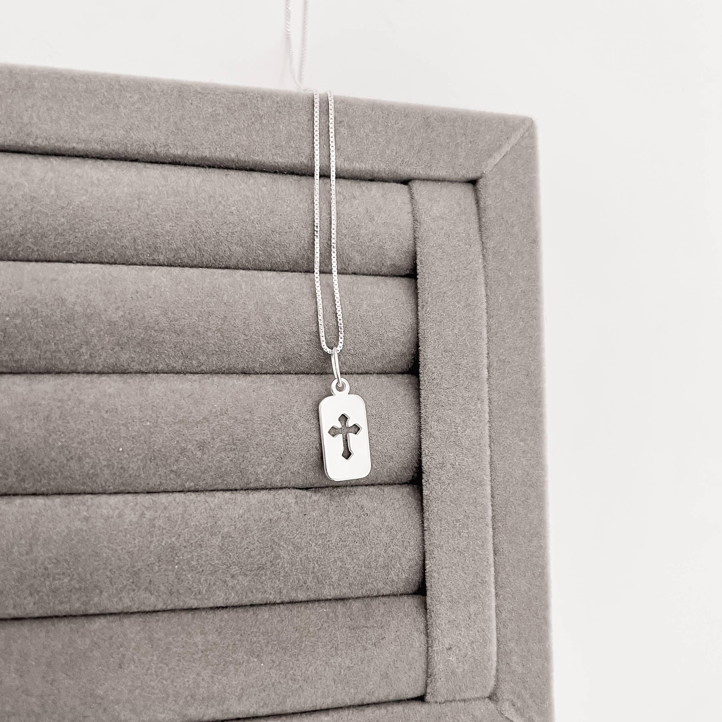 Imagem Colar pingente medalha cruz vazada 14mm 45cm