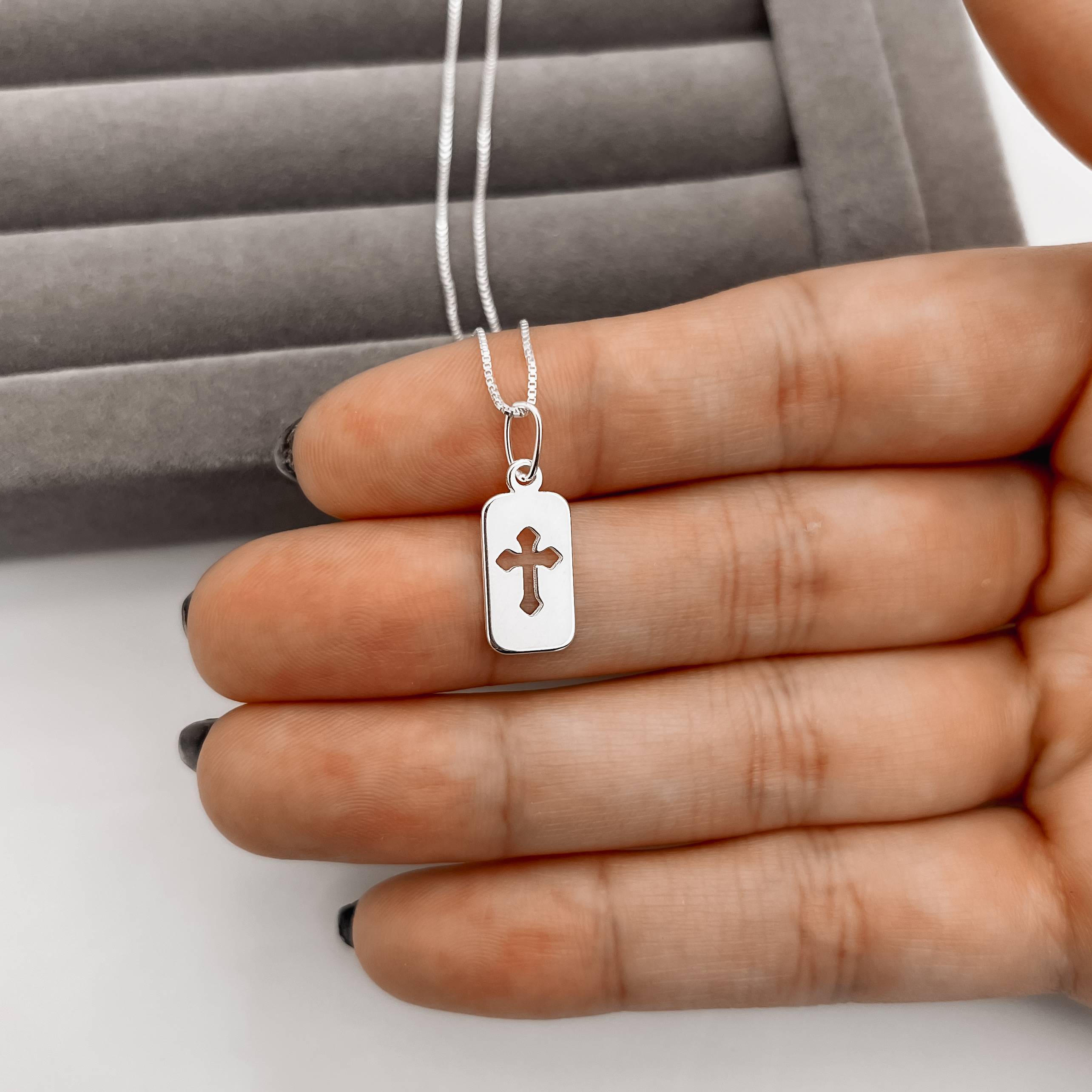 Imagem Secundária Colar pingente medalha cruz vazada 14mm 45cm