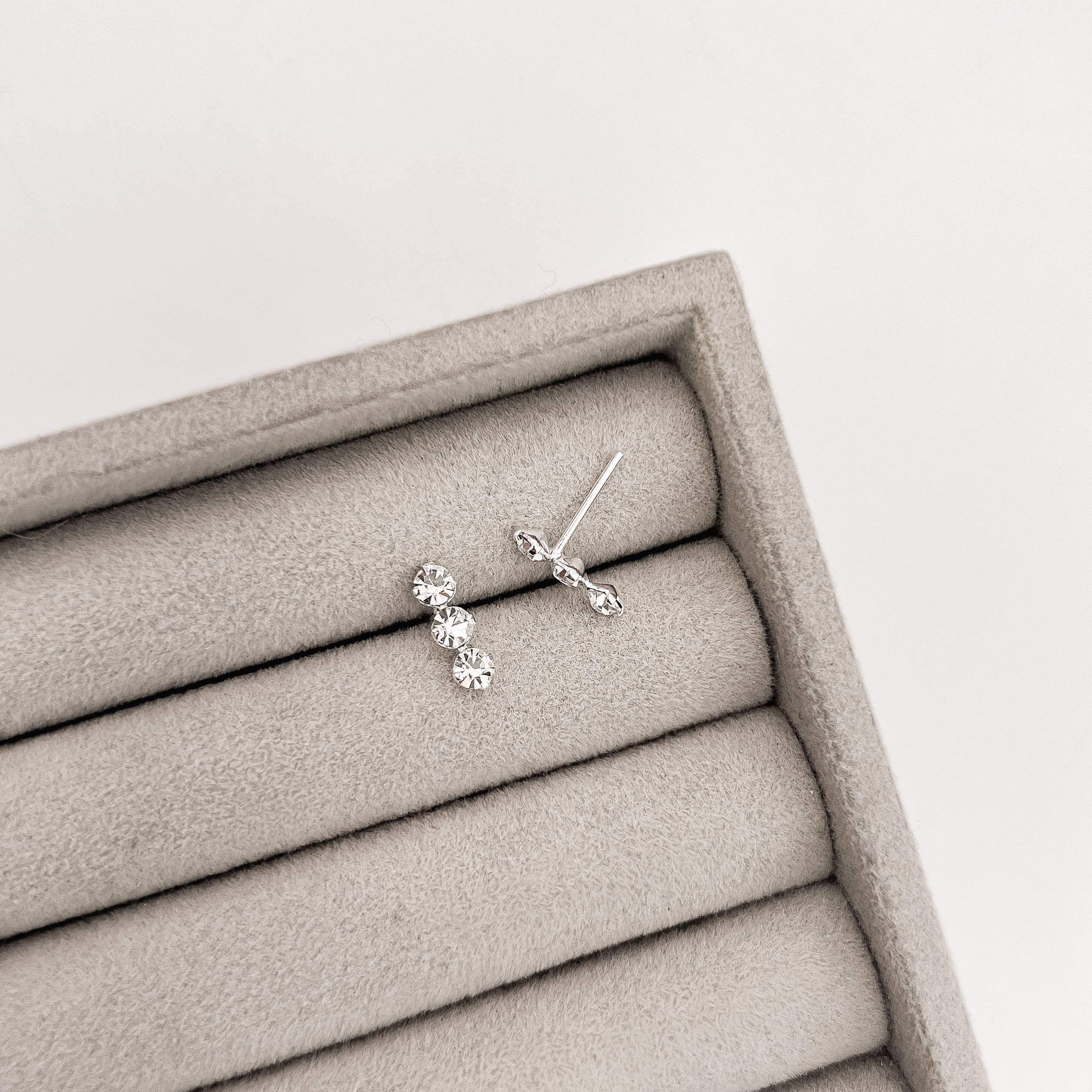 Imagem Secundária Brinco 3 zircônias cristal 3mm