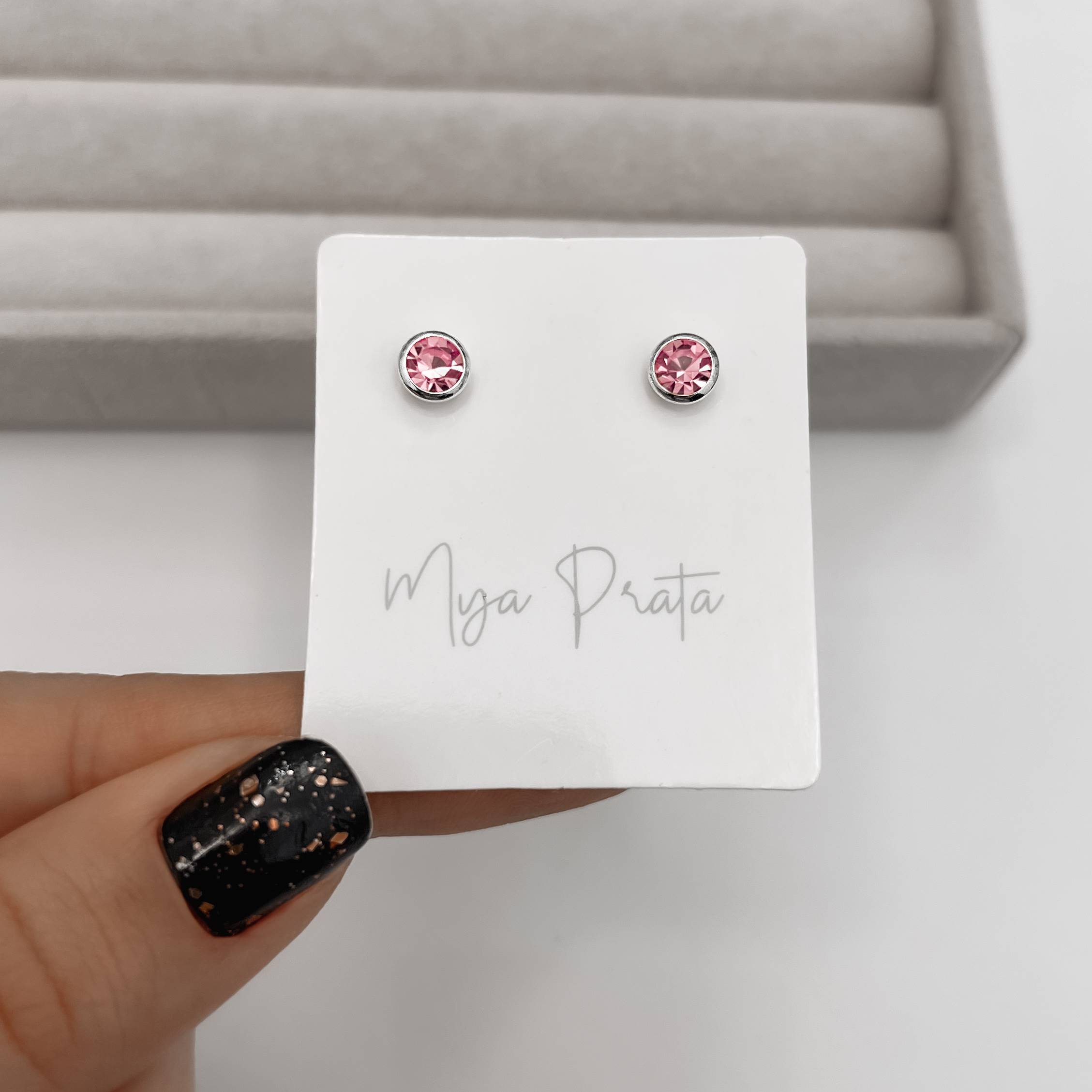 Imagem Brinco zircônia redonda embutida rosa 6mm