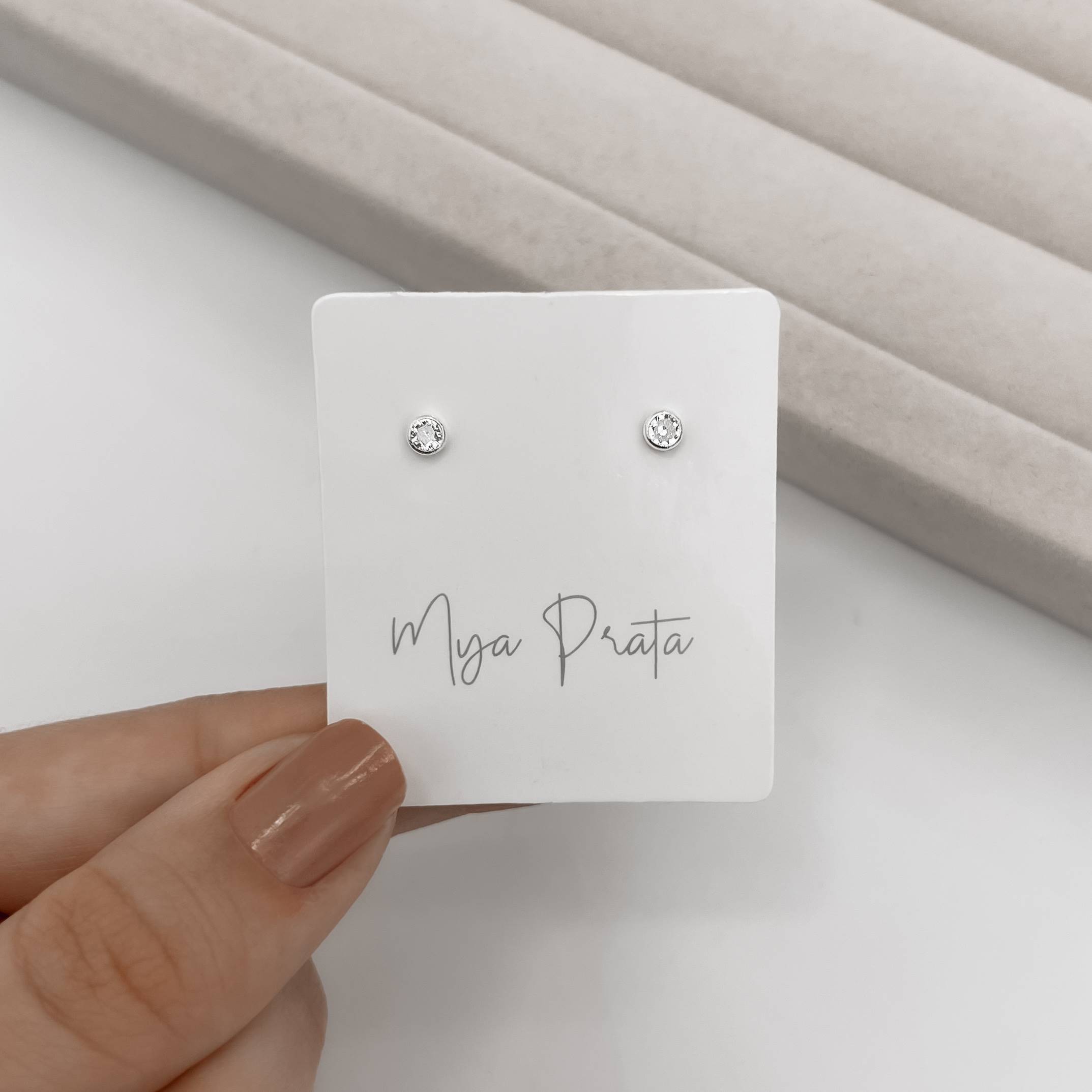 Brinco zircônia redonda cristal embutida 3mm