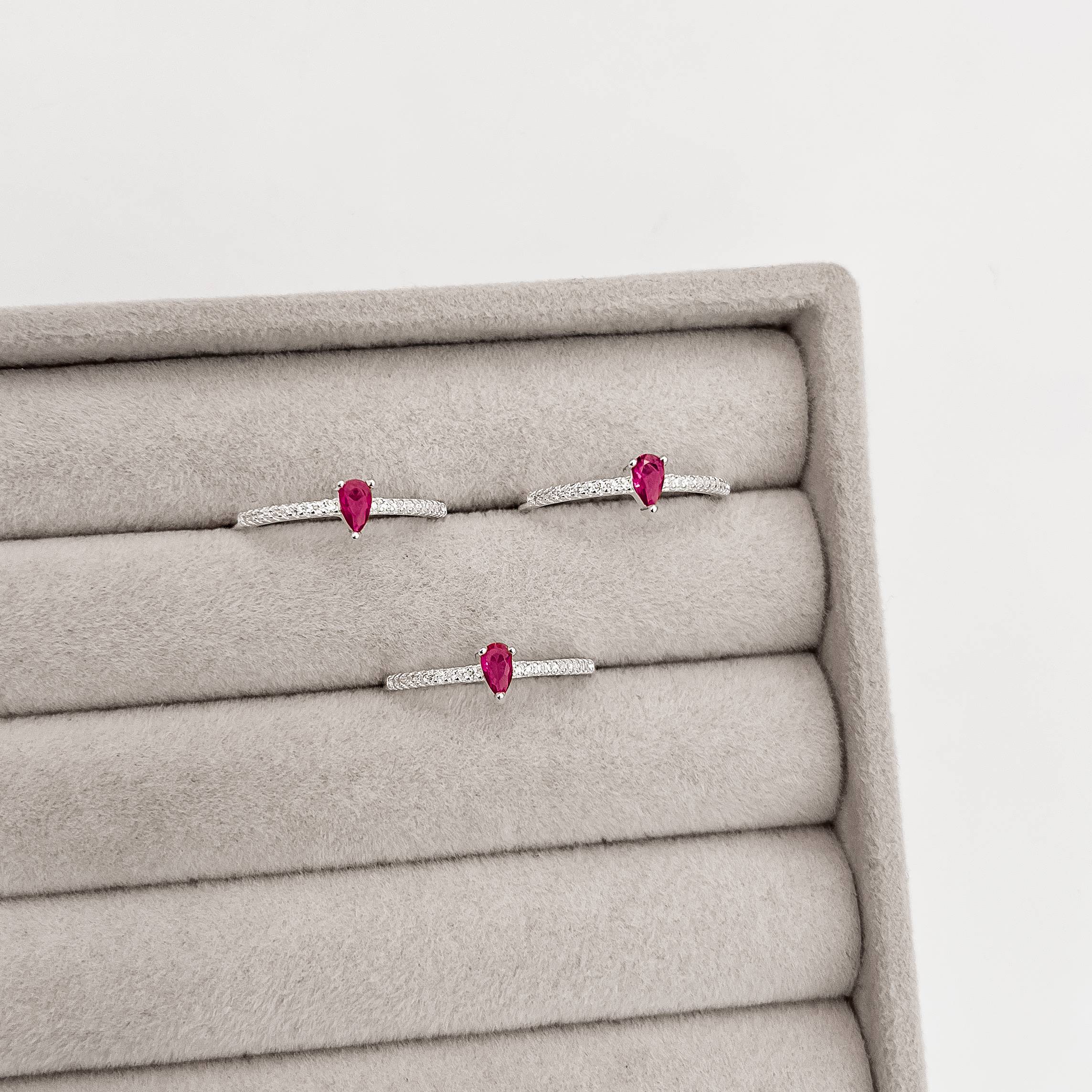 Imagem Anel meia aliança com zircônia gota cereja 5mm