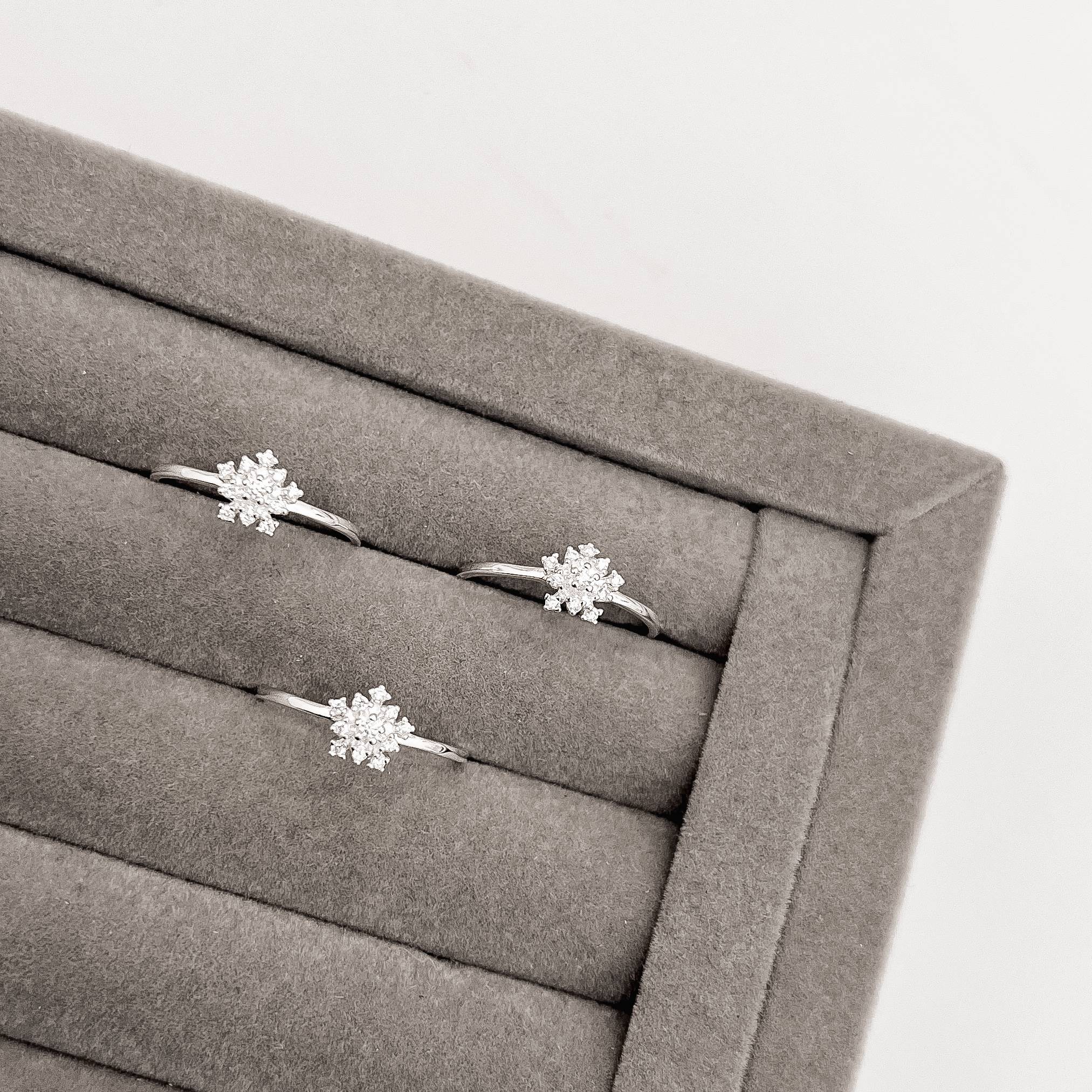 Imagem Anel flor cravejada 7mm