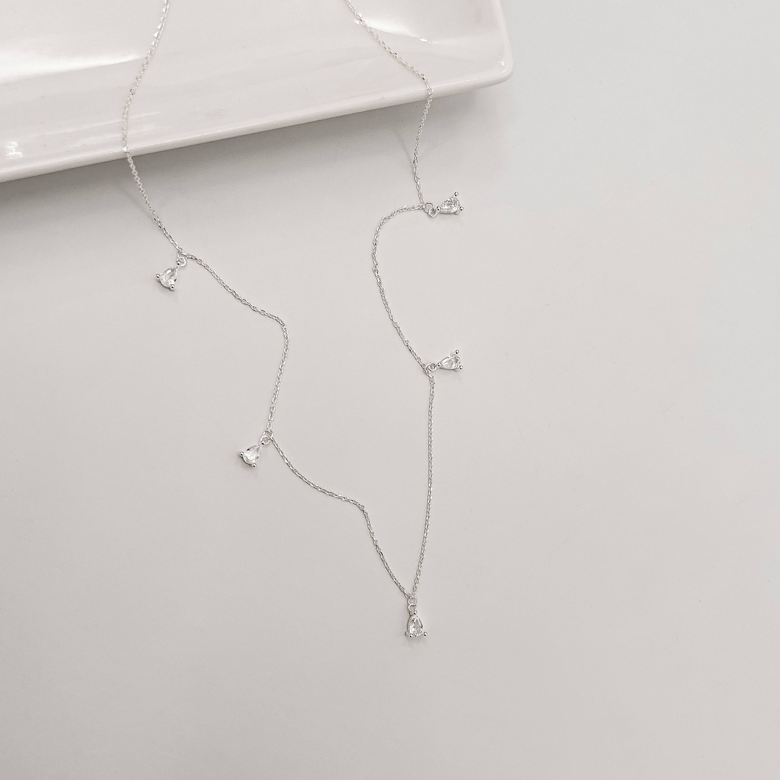 Imagem Colar pingentes zircônias gota 6mm corrente cadeado 40+5cm