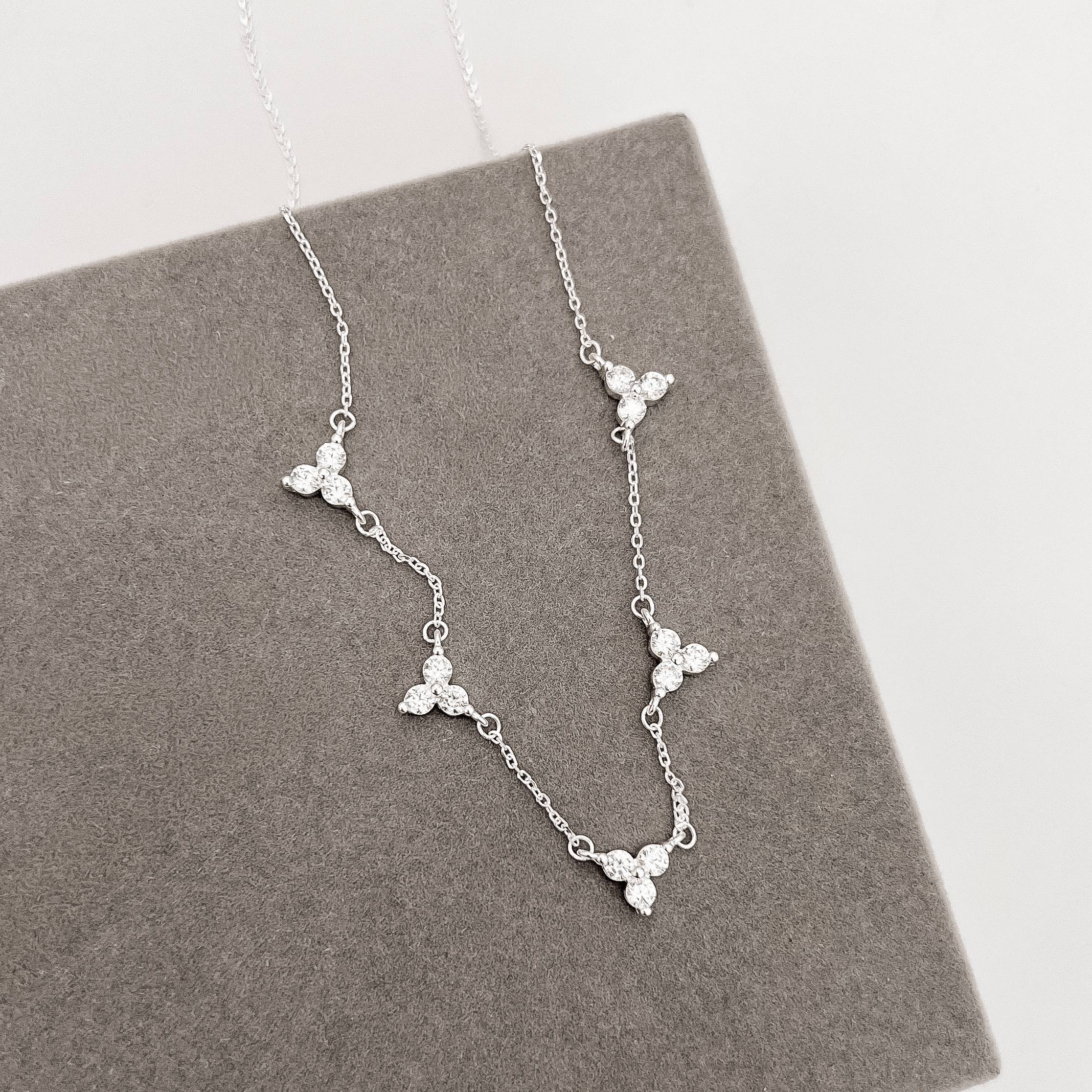 Colar entremeios 3 zircônias 6mm 40+5cm