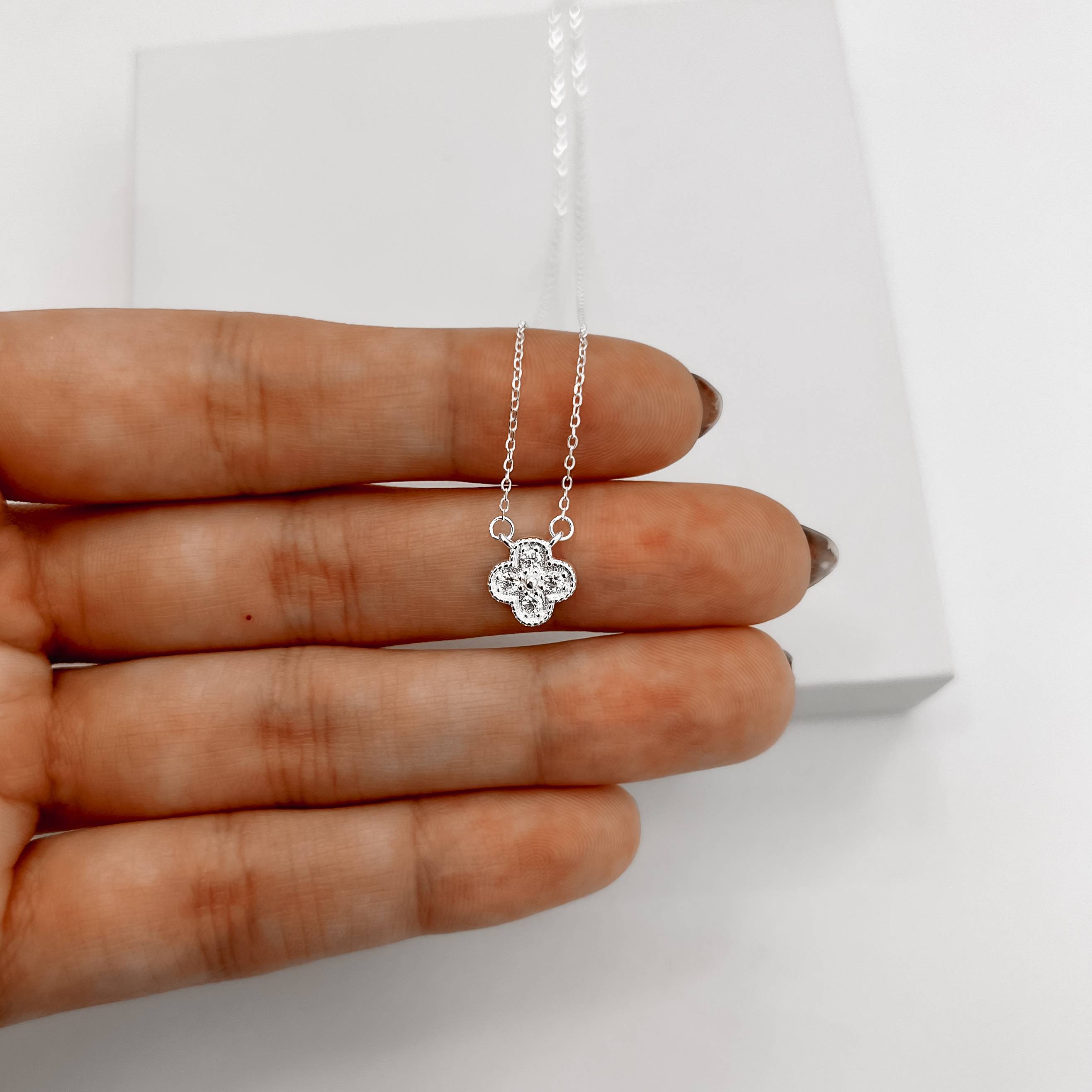 Colar entremeio trevo cravejado 9mm 40+5cm