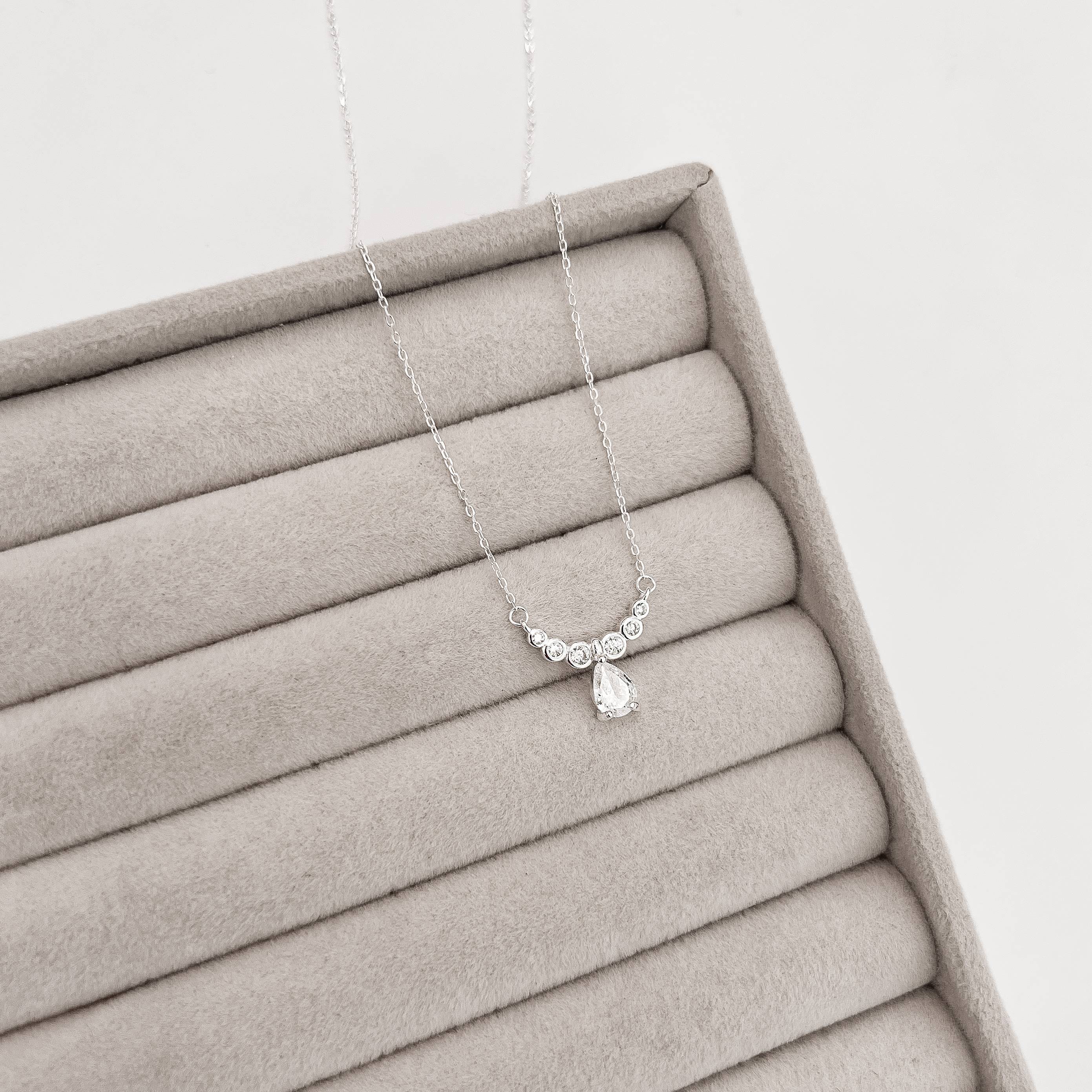 Imagem Colar entremeio zircônias redondas e gota 15mm 40+5cm