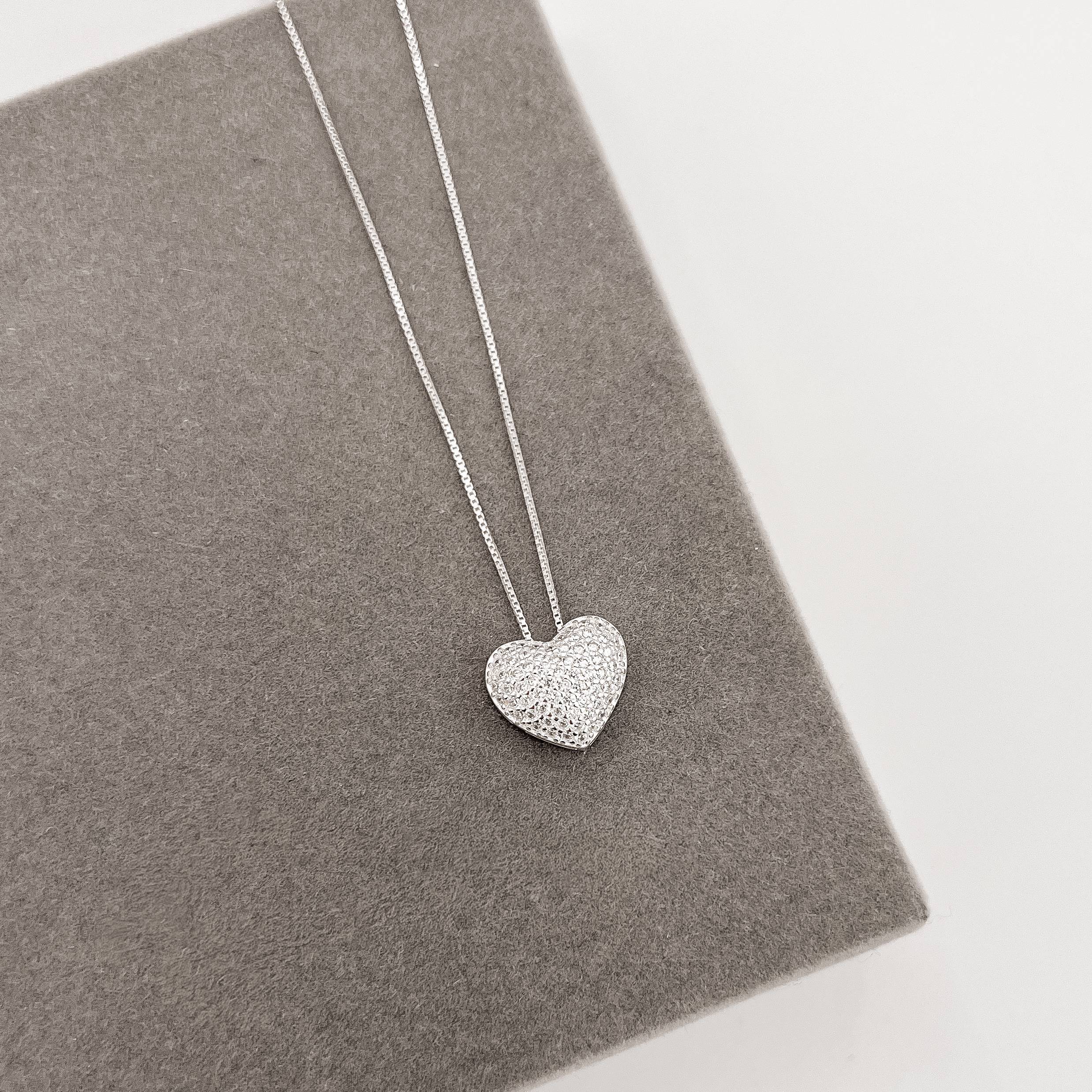 Imagem Colar coração cravejado 13mm caixa alta 45cm