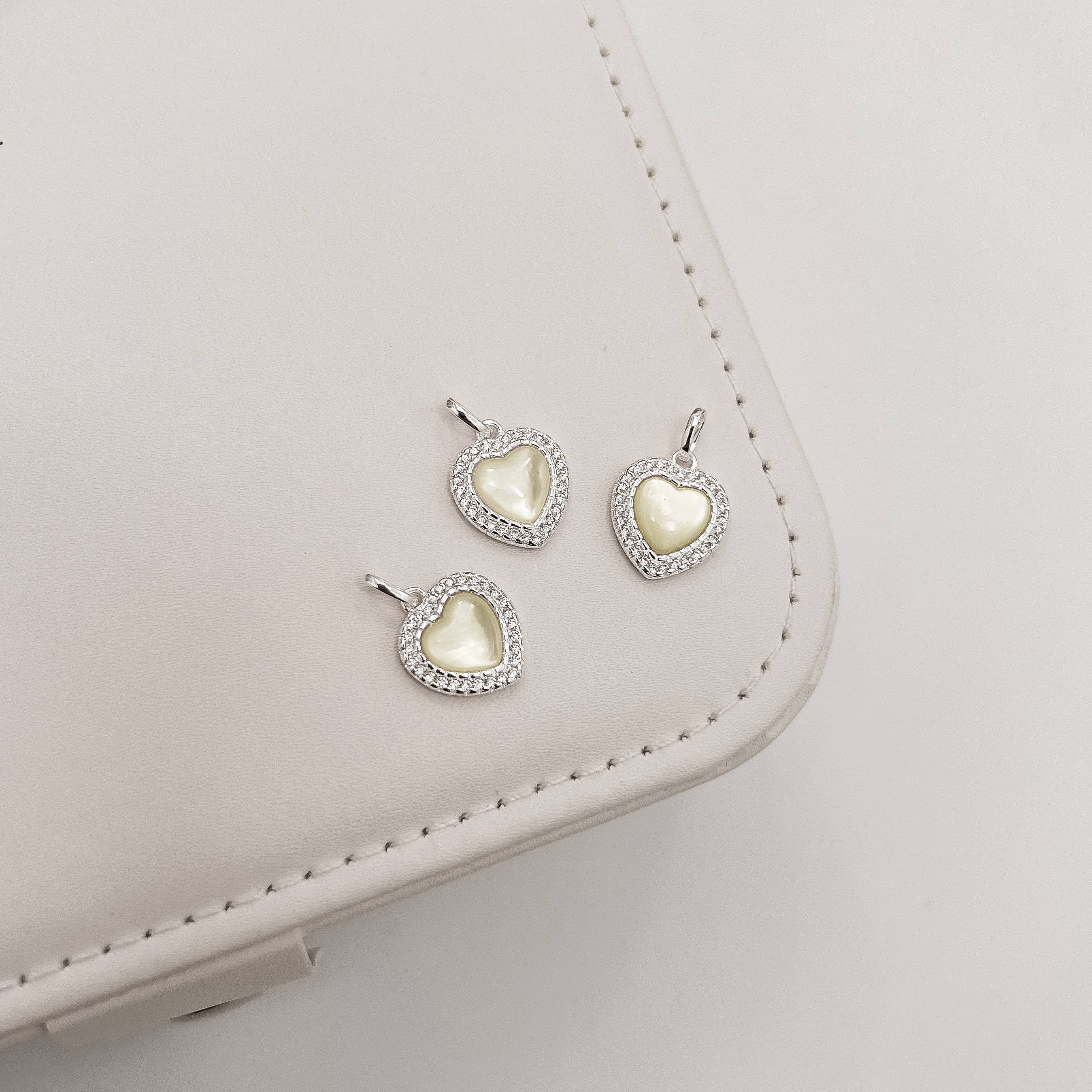 Pingente coração madrepérola com cravejado 12mm