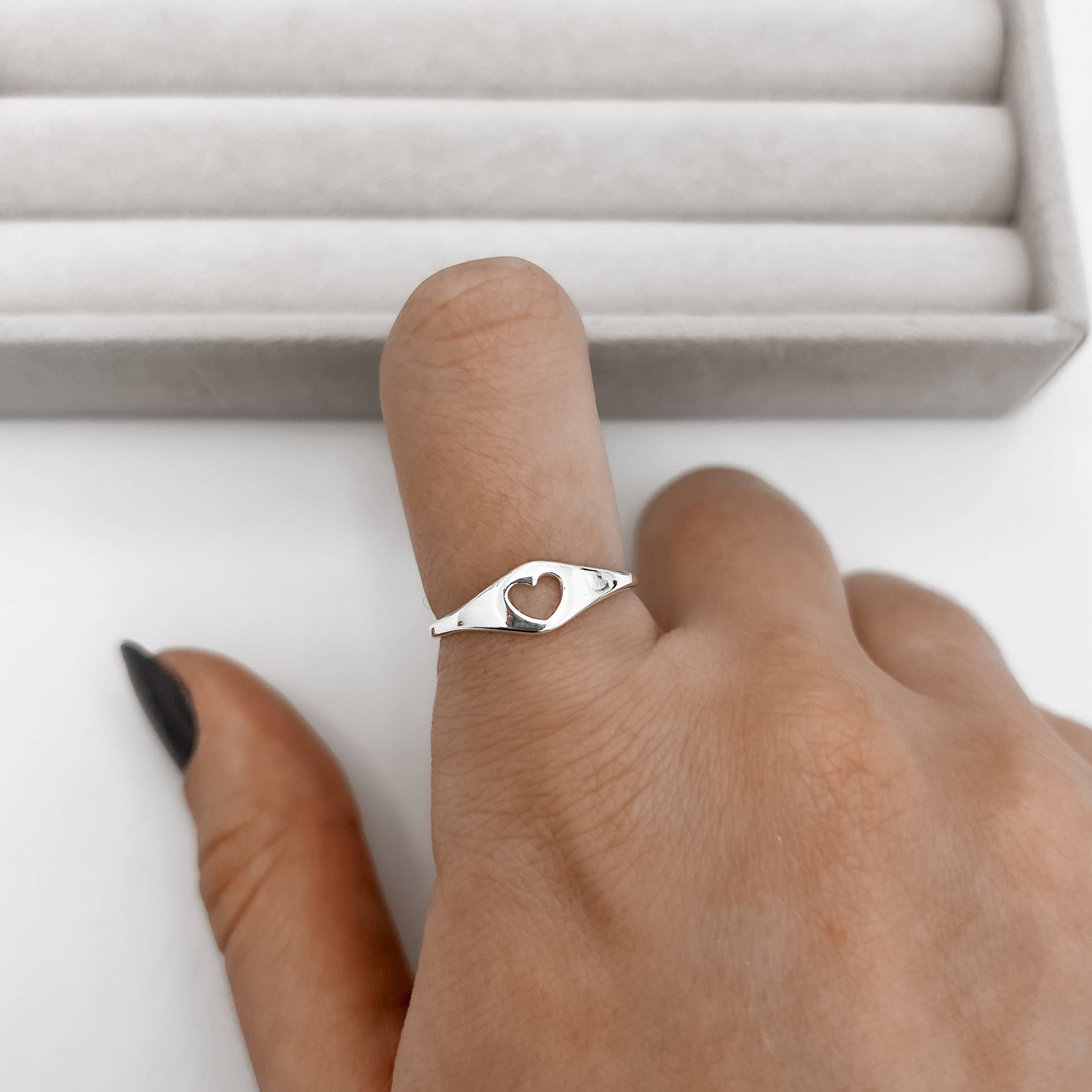 Imagem Secundária Anel detalhe coração vazado