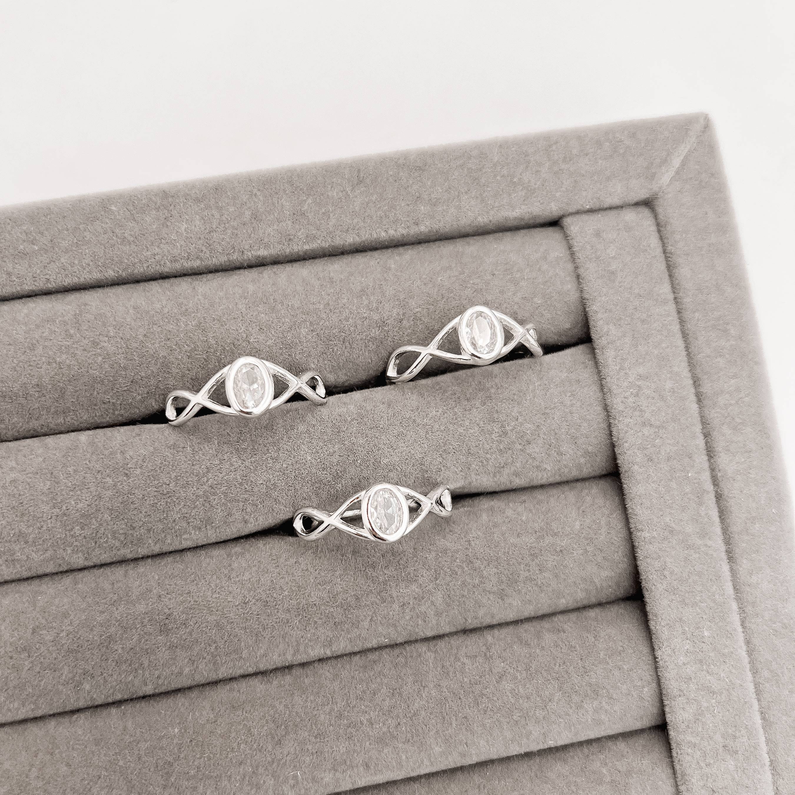 Imagem Secundária Anel zircônia oval detalhe vazado