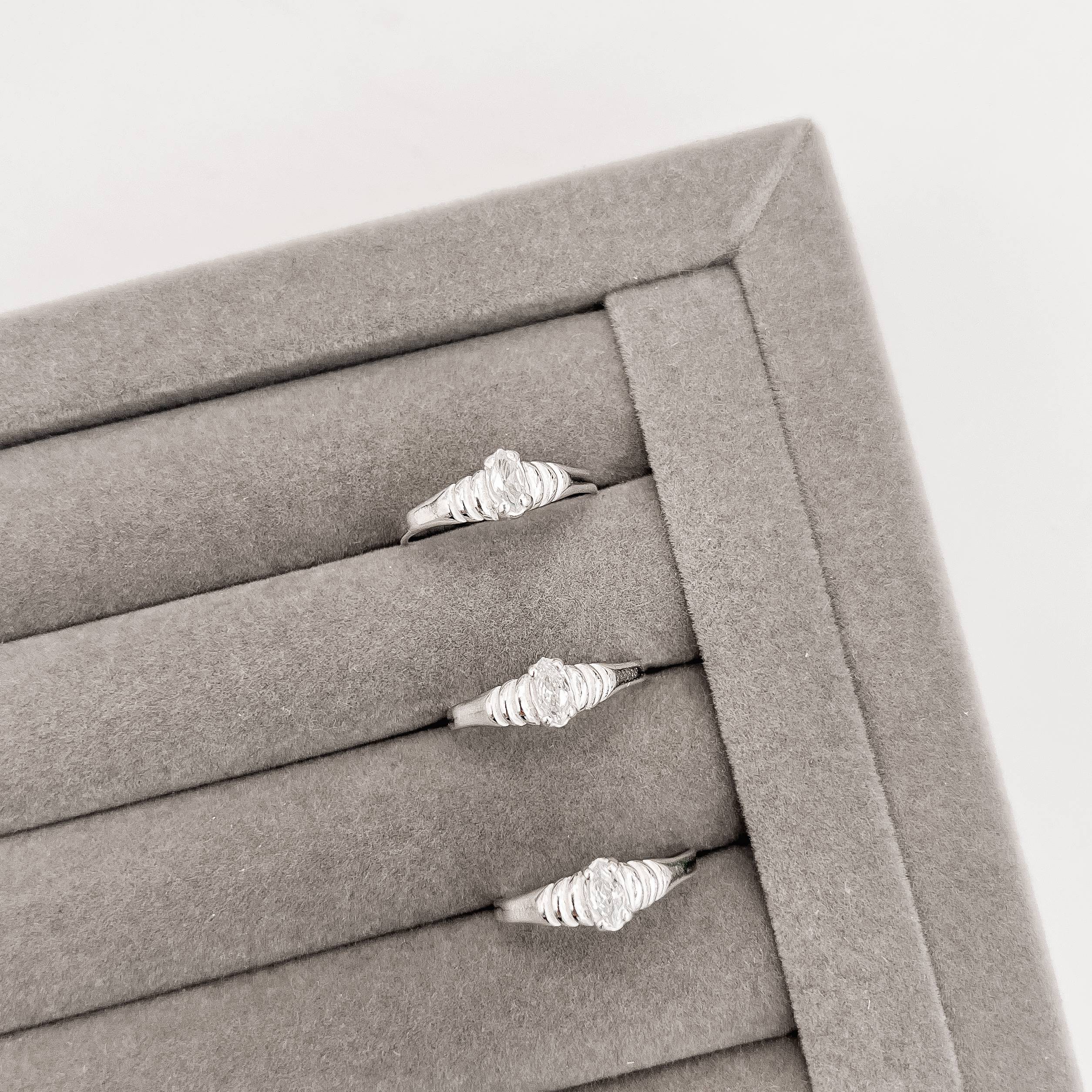 Imagem Anel solitário navete trabalhado