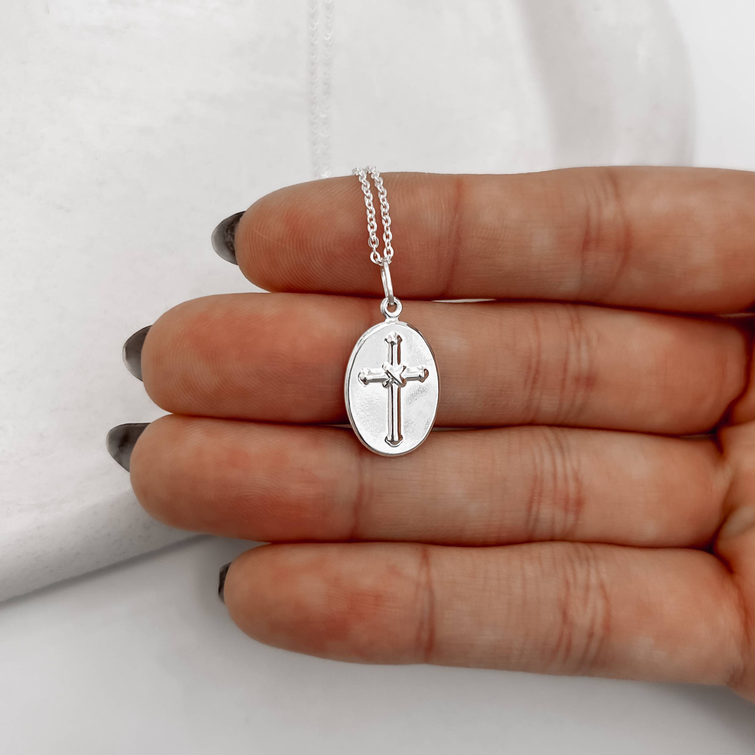 Imagem Secundária Colar pingente medalha dupla face São José e cruz 16mm corrente cadeadinho 45cm