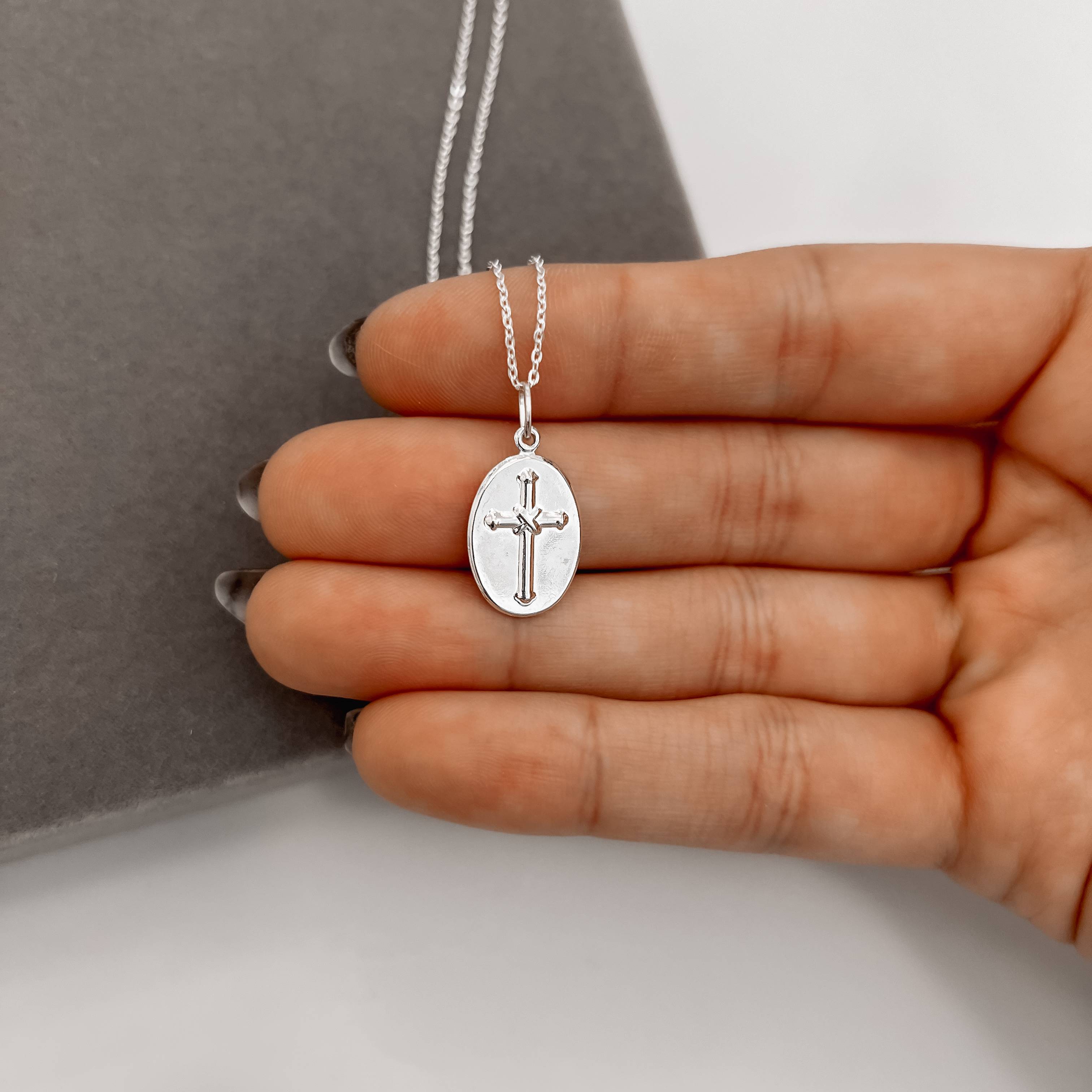 Imagem Secundária Colar pingente medalha dupla face Sagrado Coração de Jesus e cruz 16mm corrente cadeadinho 45cm