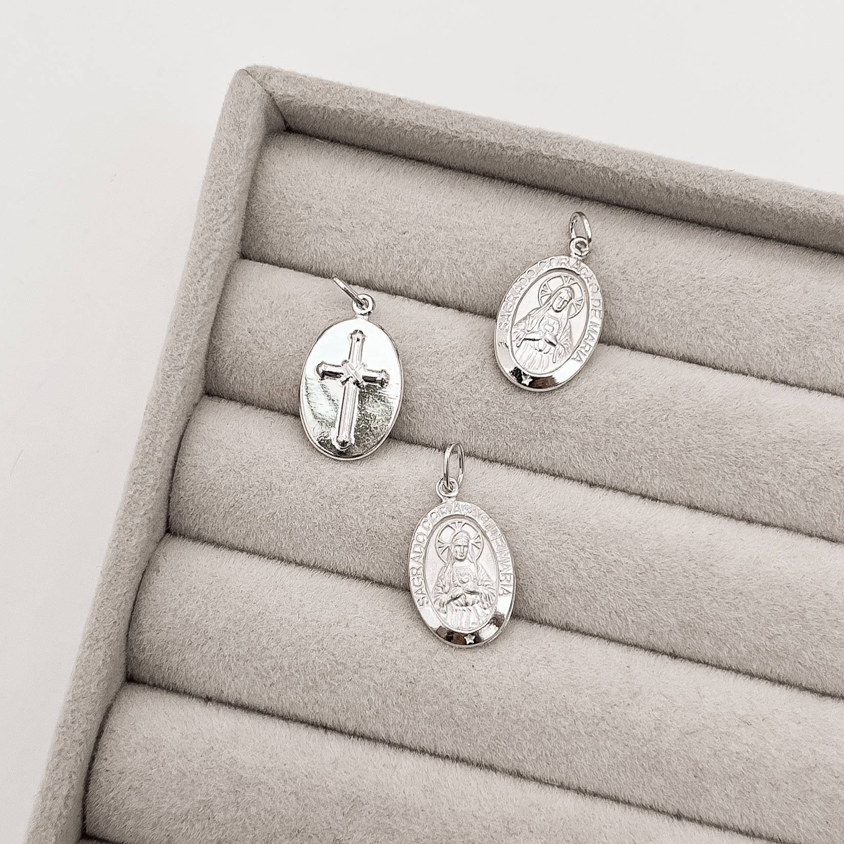 Pingente medalha dupla face Sagrado Coração de Maria e cruz 16mm