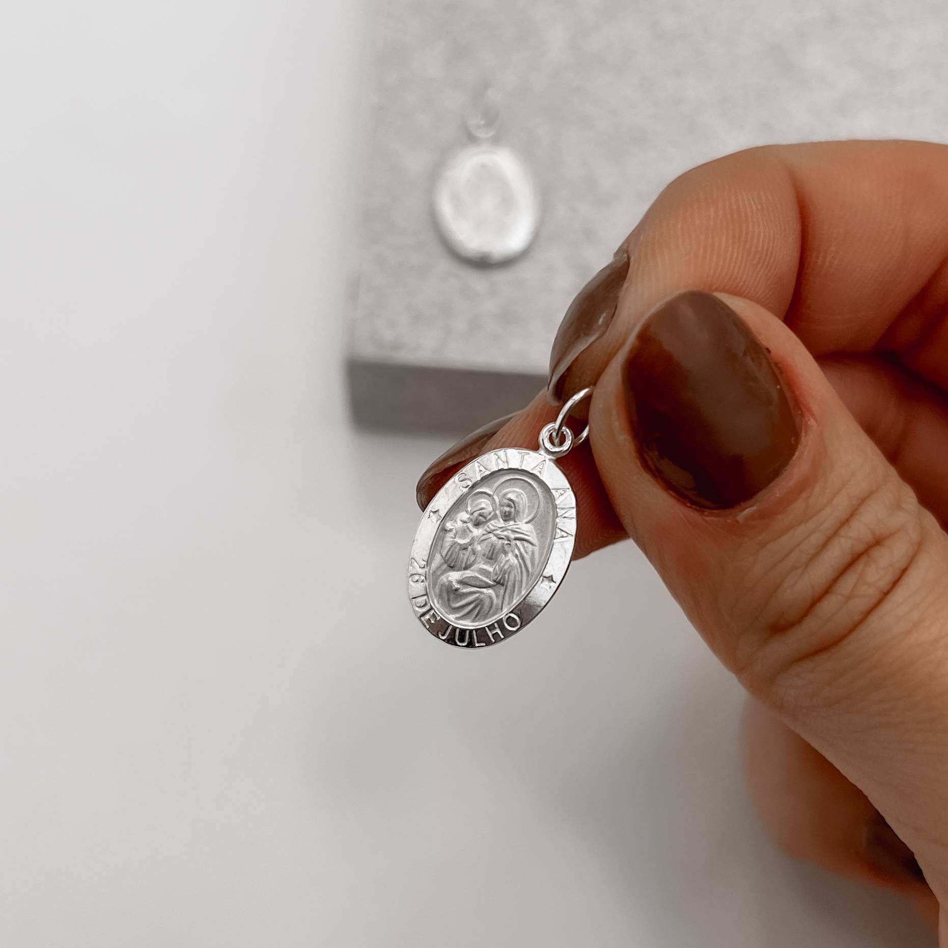 Pingente medalha dupla face Santa Ana e cruz 16mm 
