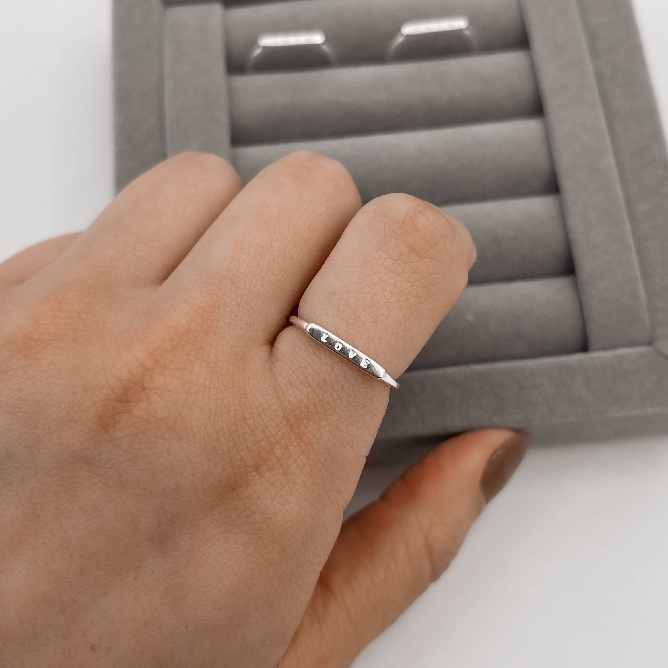 Imagem Secundária Anel detalhe placa love