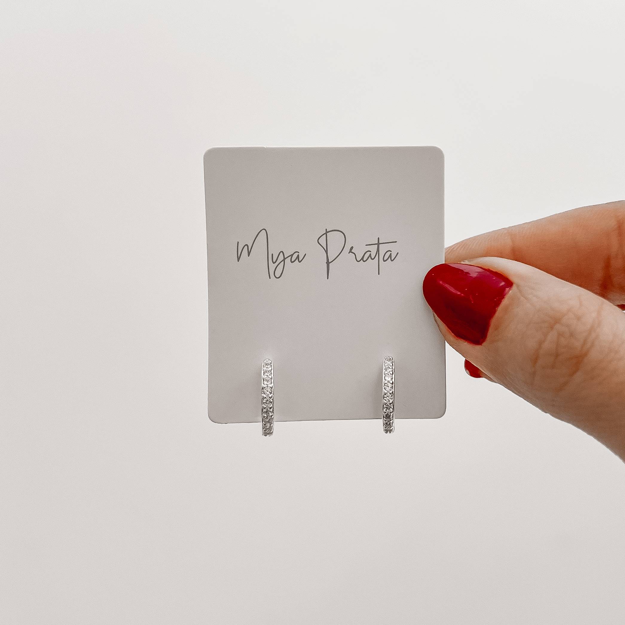 Argola click cravejada 13mm cristal