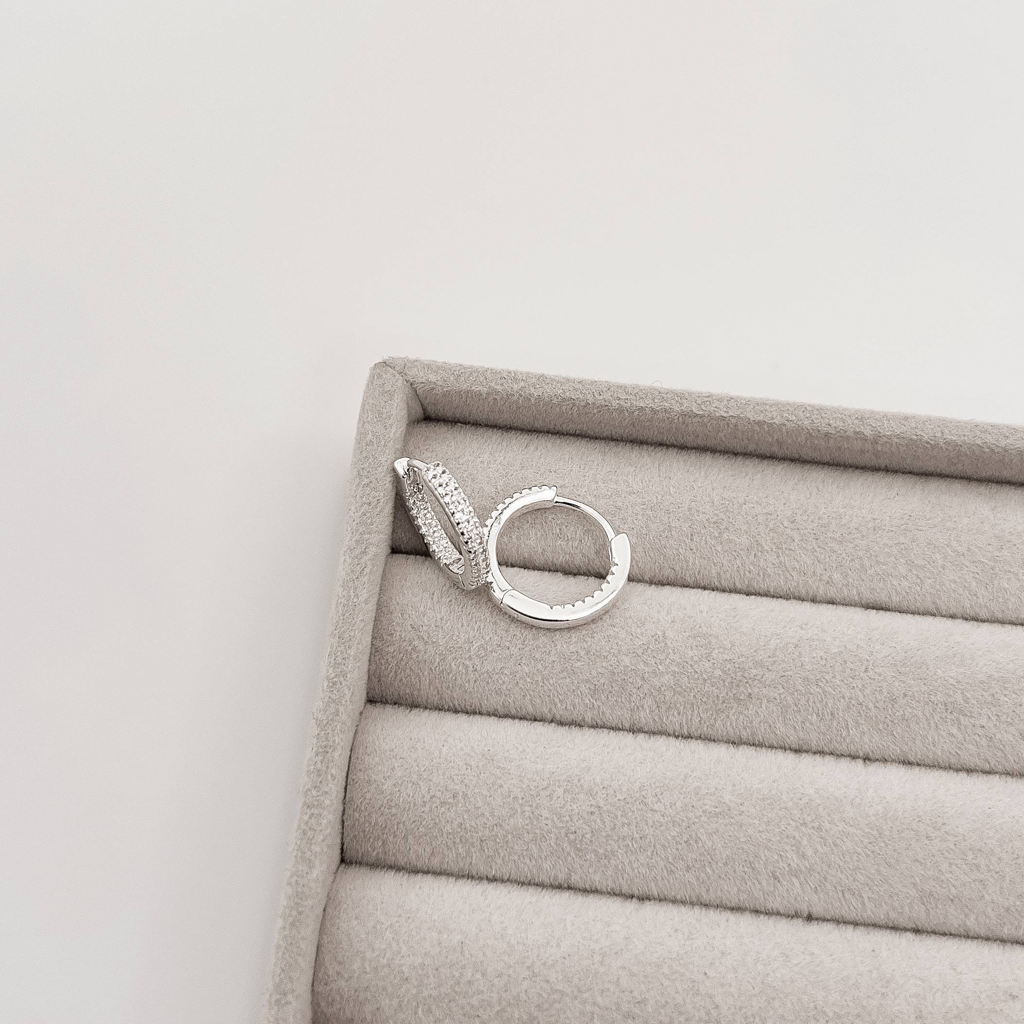 Argola click 15mm frente e interior cravejado duplo