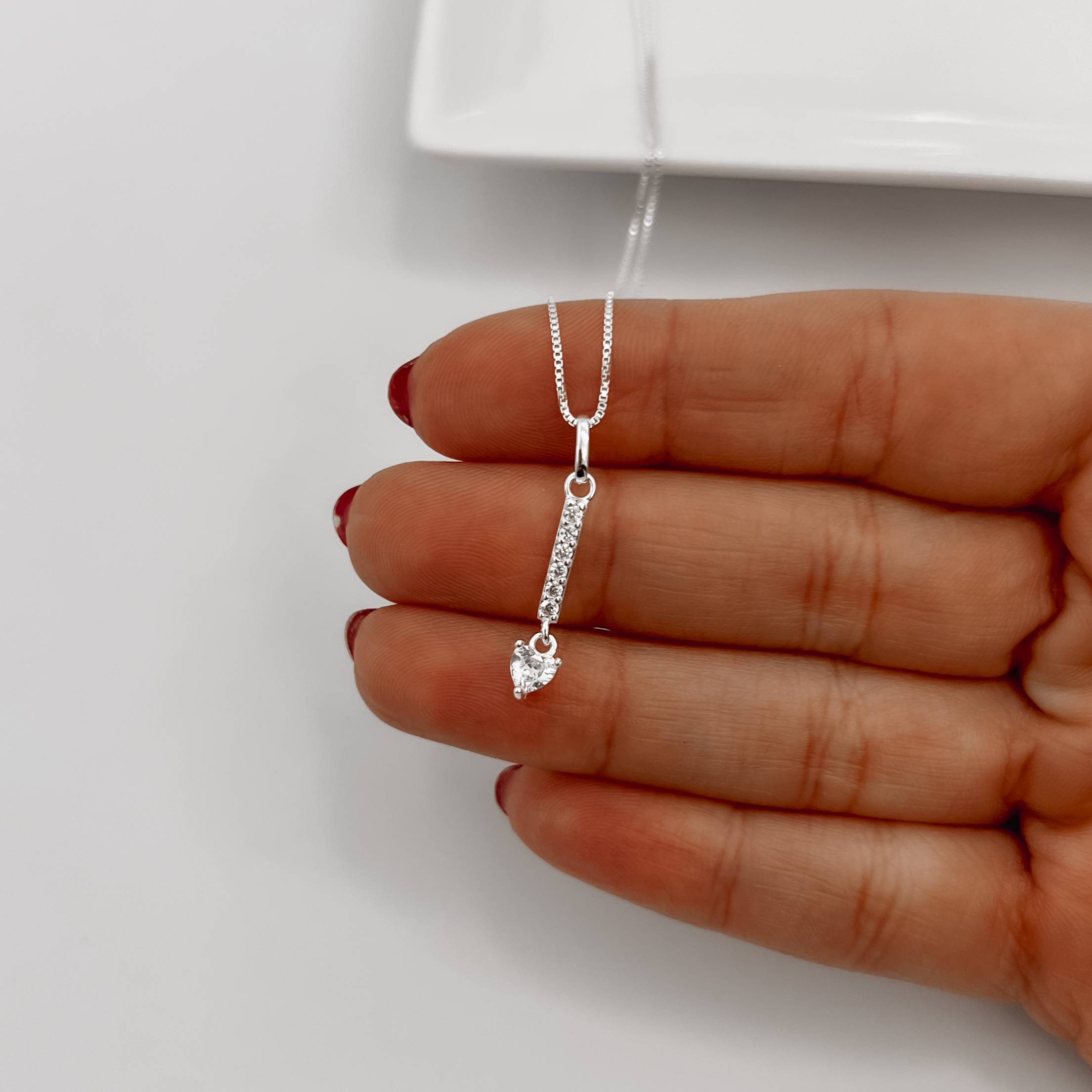 Imagem Colar pingente palito cravejado com zircônia coração 11mm 45cm