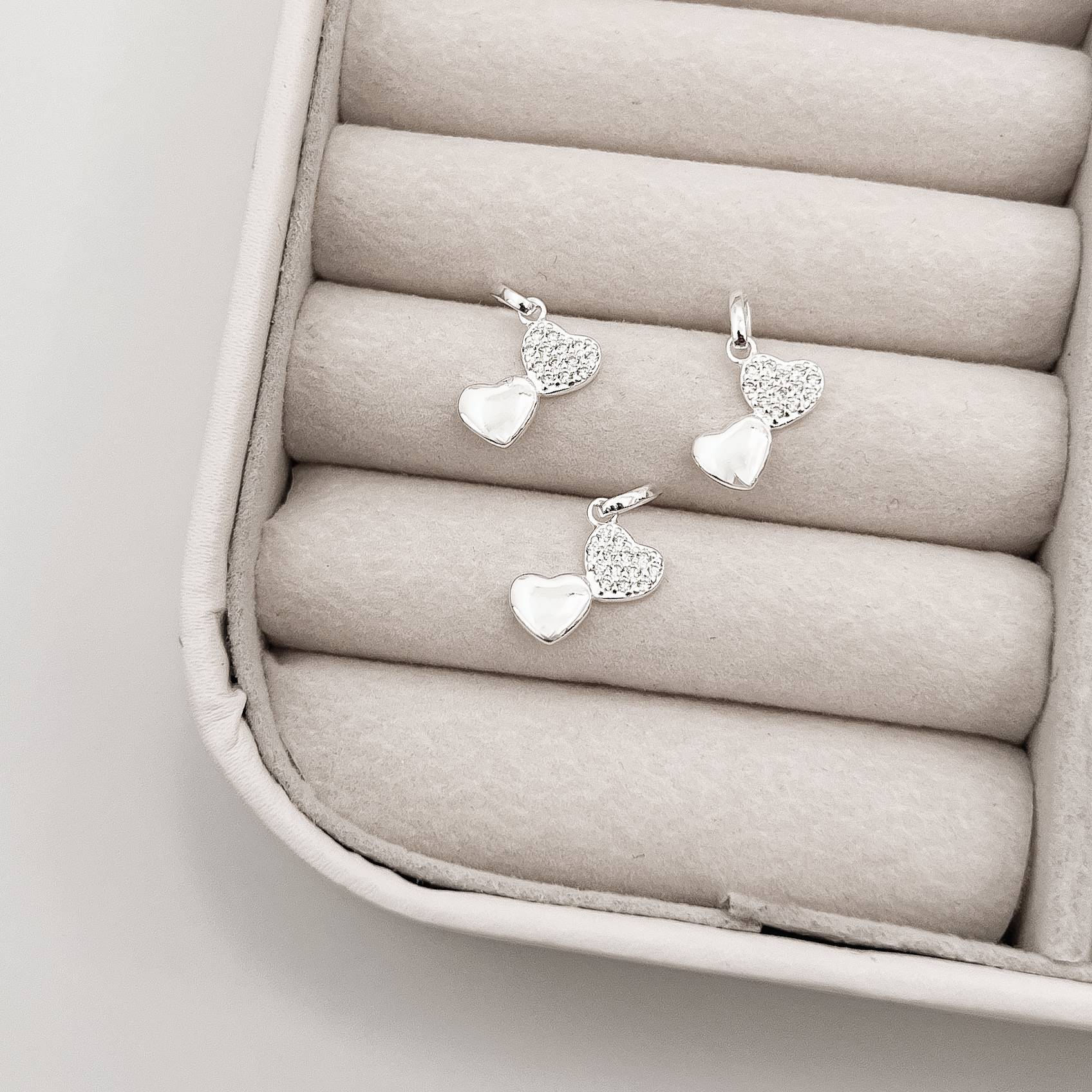 Pingente 2 corações liso e cravejado 11mm