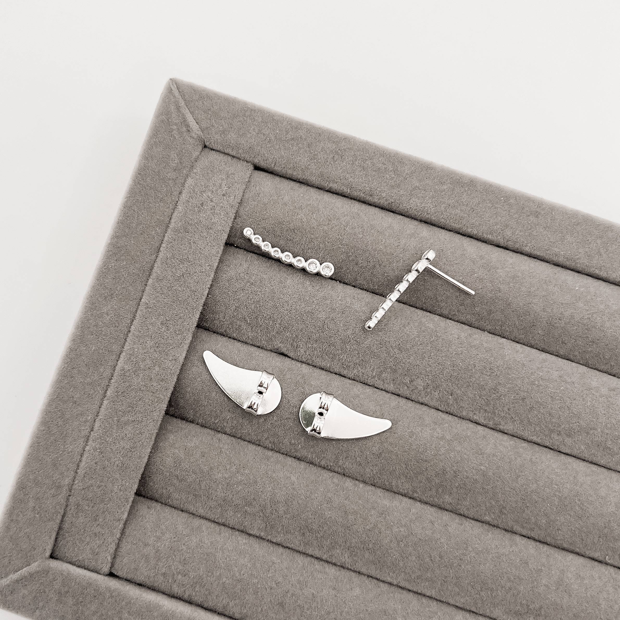 Imagem Secundária Brinco ear cuff bolinhas cravejadas tarraxa