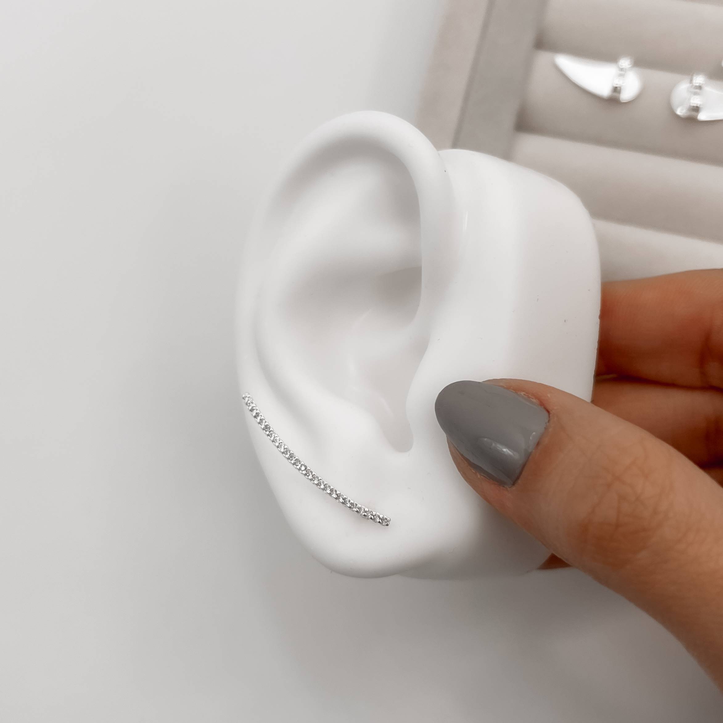 Imagem Secundária Brinco ear cuff curva cravejada cristal tarraxa