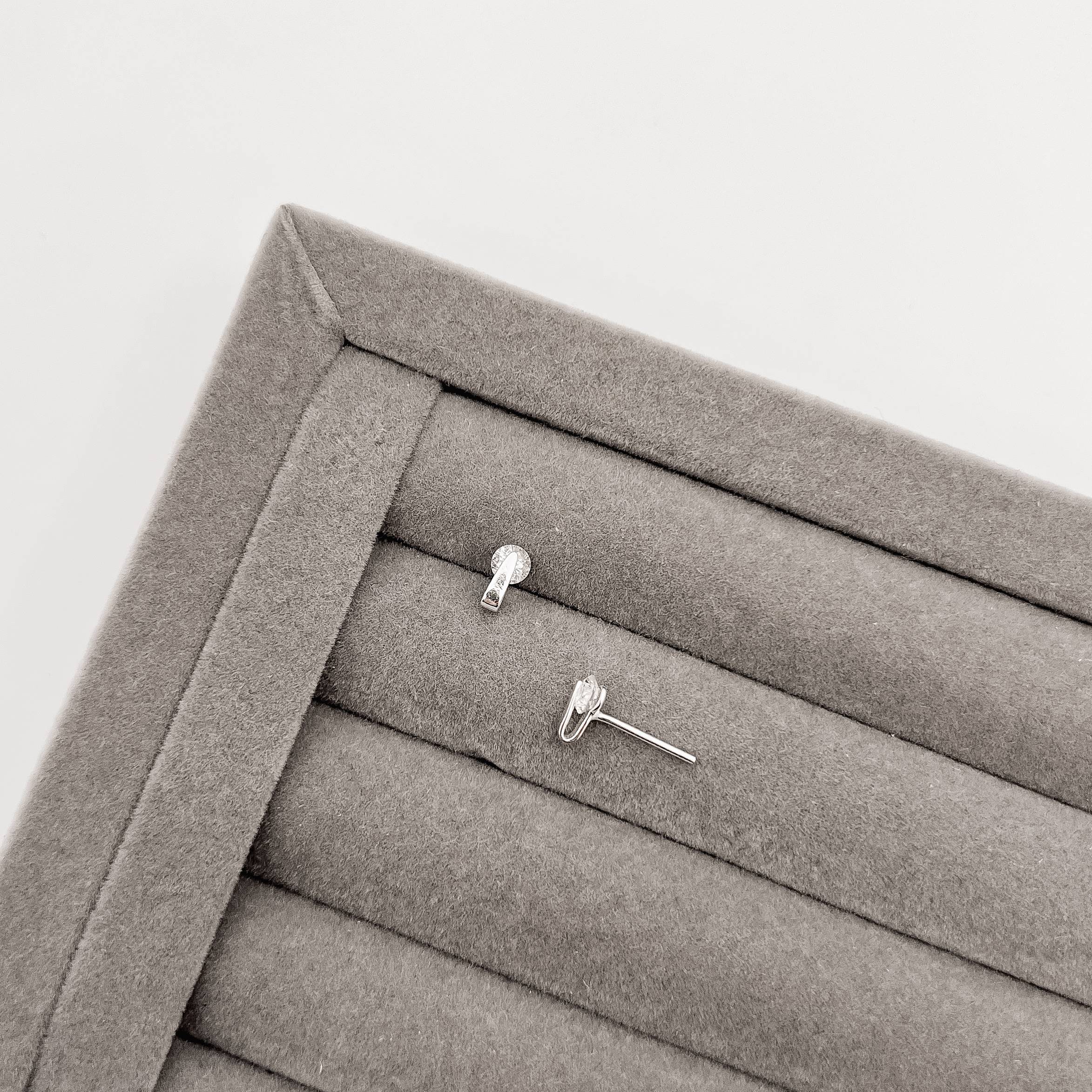 Brinco base com zircônia 4mm