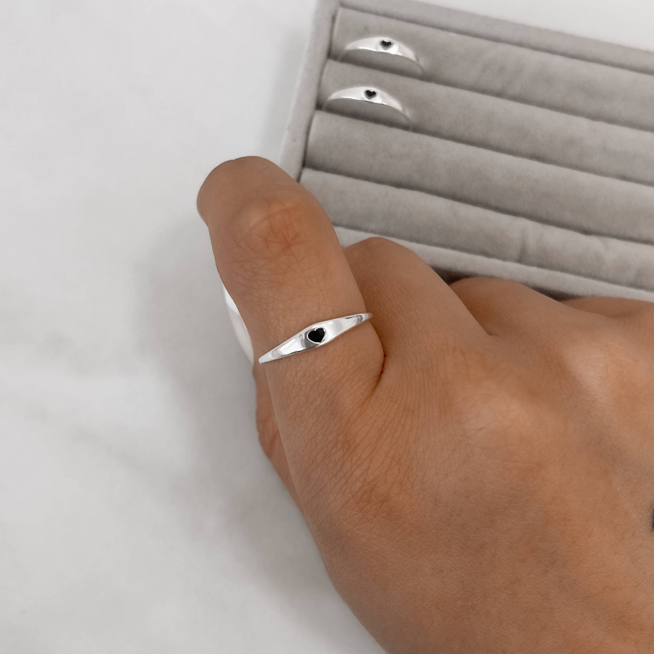 Imagem Secundária Anel detalhe coração resina