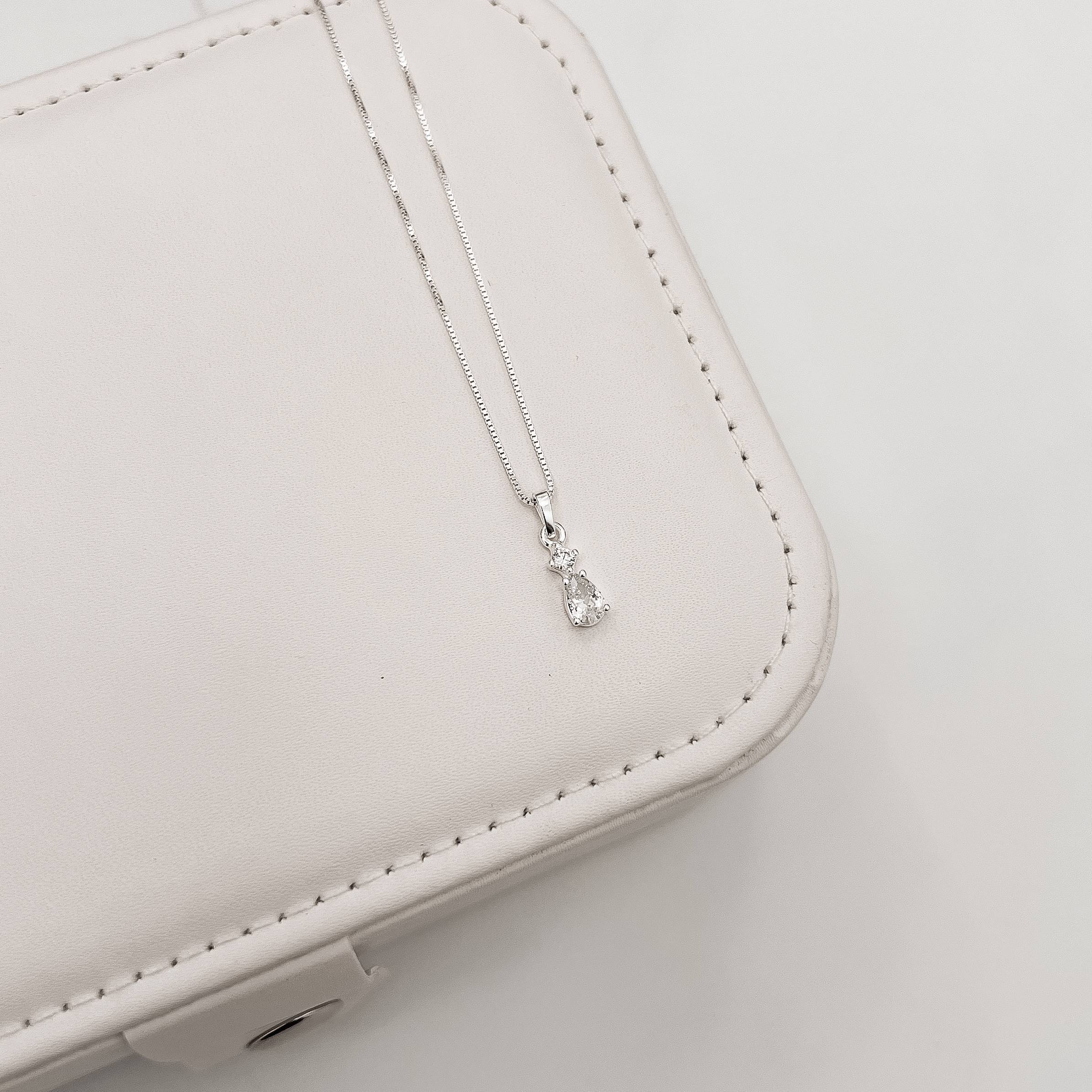 Colar pingente zircônias redonda e gota 10mm 45cm