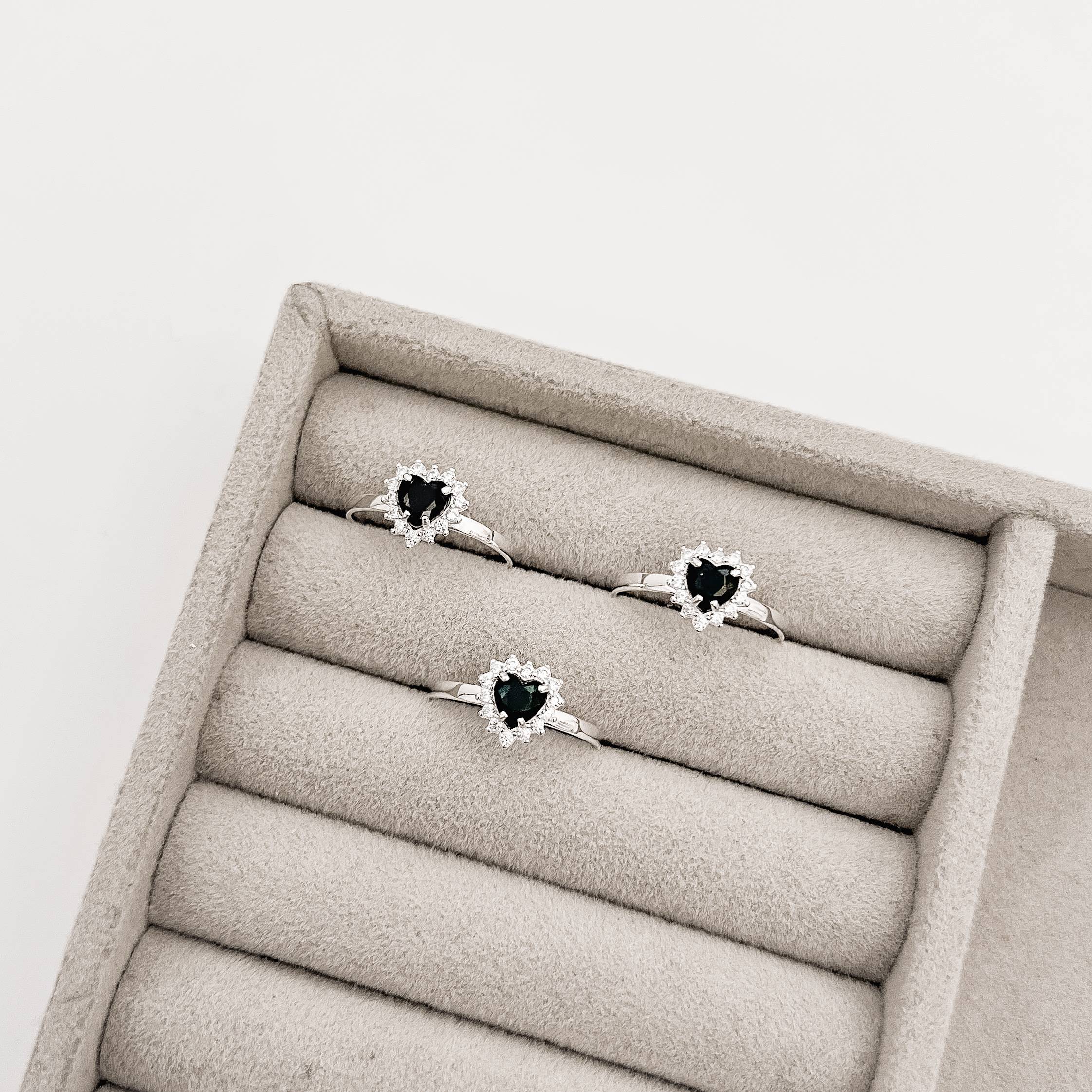 Imagem Secundária Anel zircônia coração ônix com cravejado