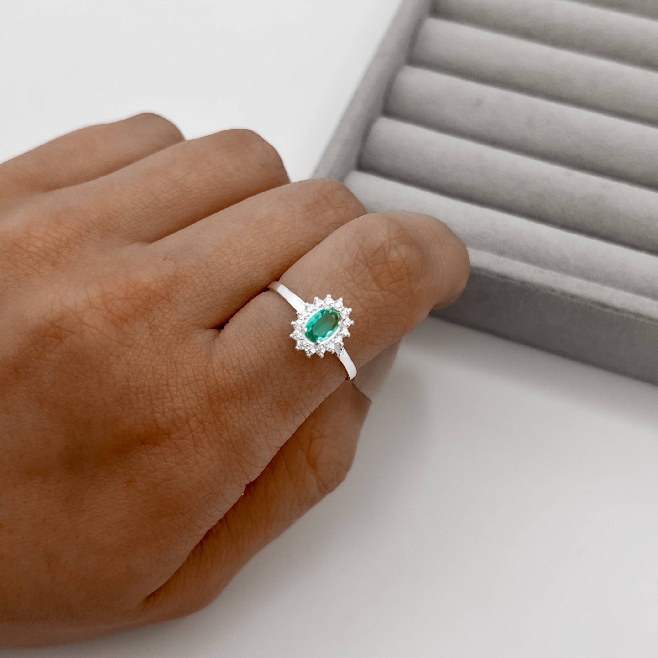 Imagem Anel zircônia oval acqua com cravejado