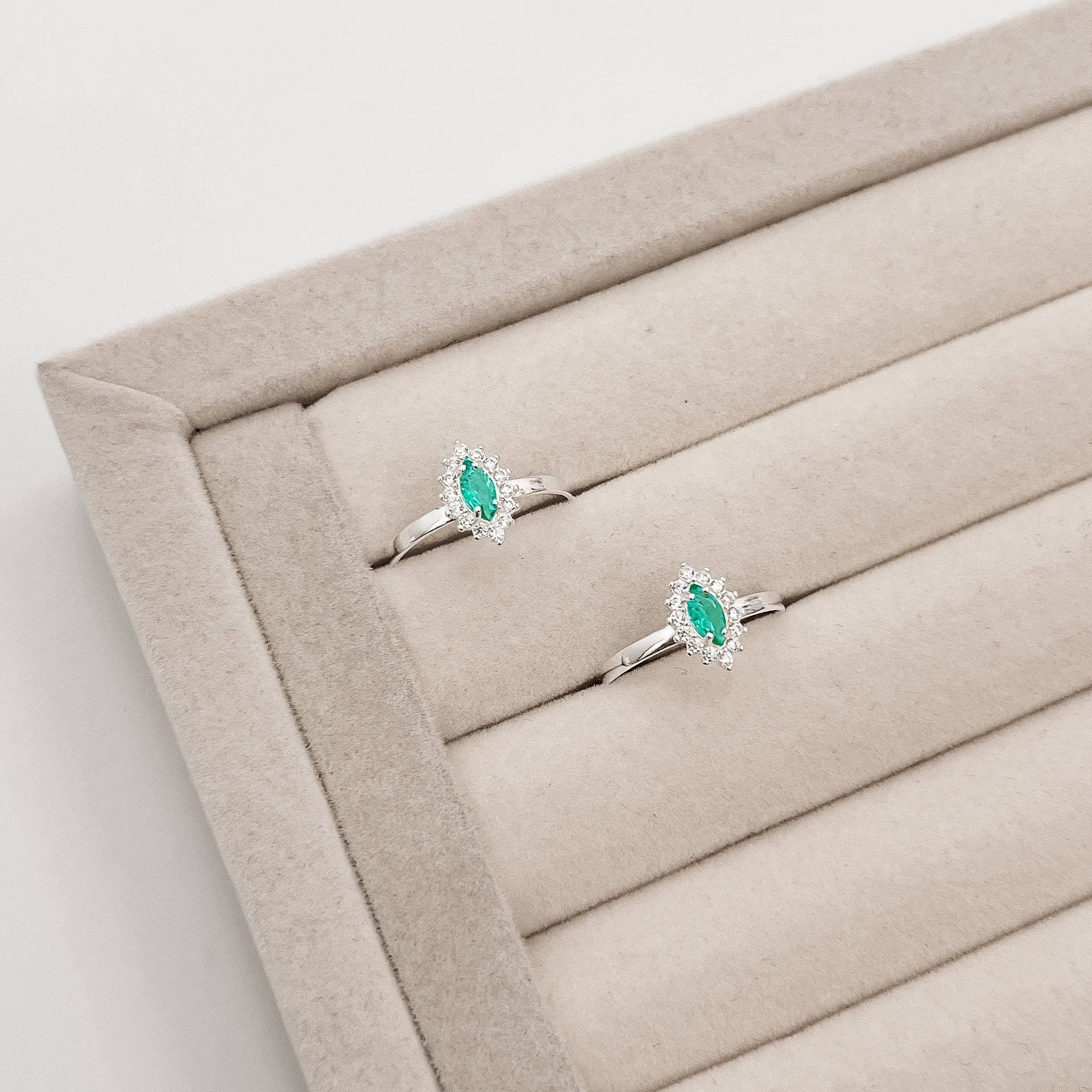 Imagem Anel zircônia navete acqua com cravejado