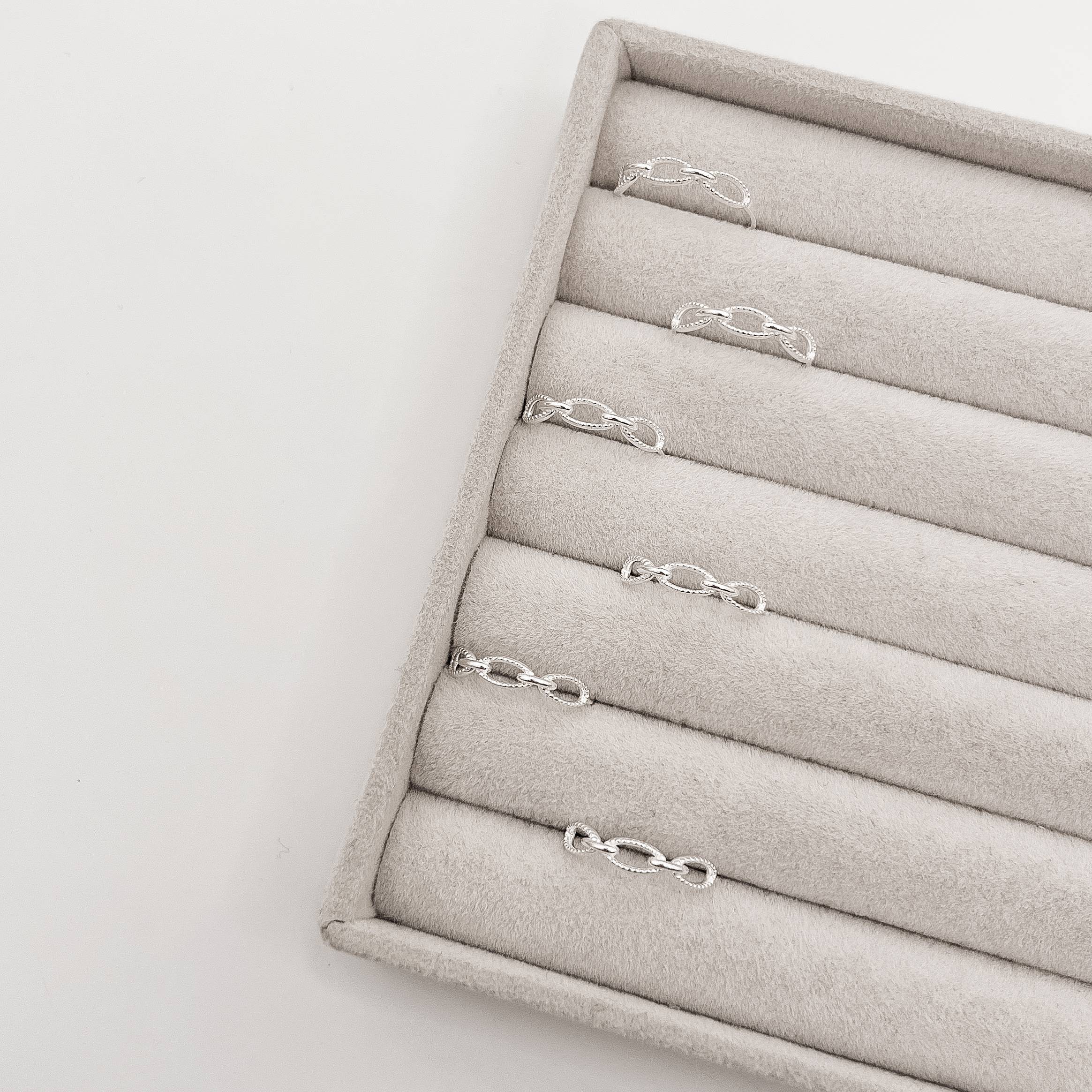 Anel corrente com bolinhas