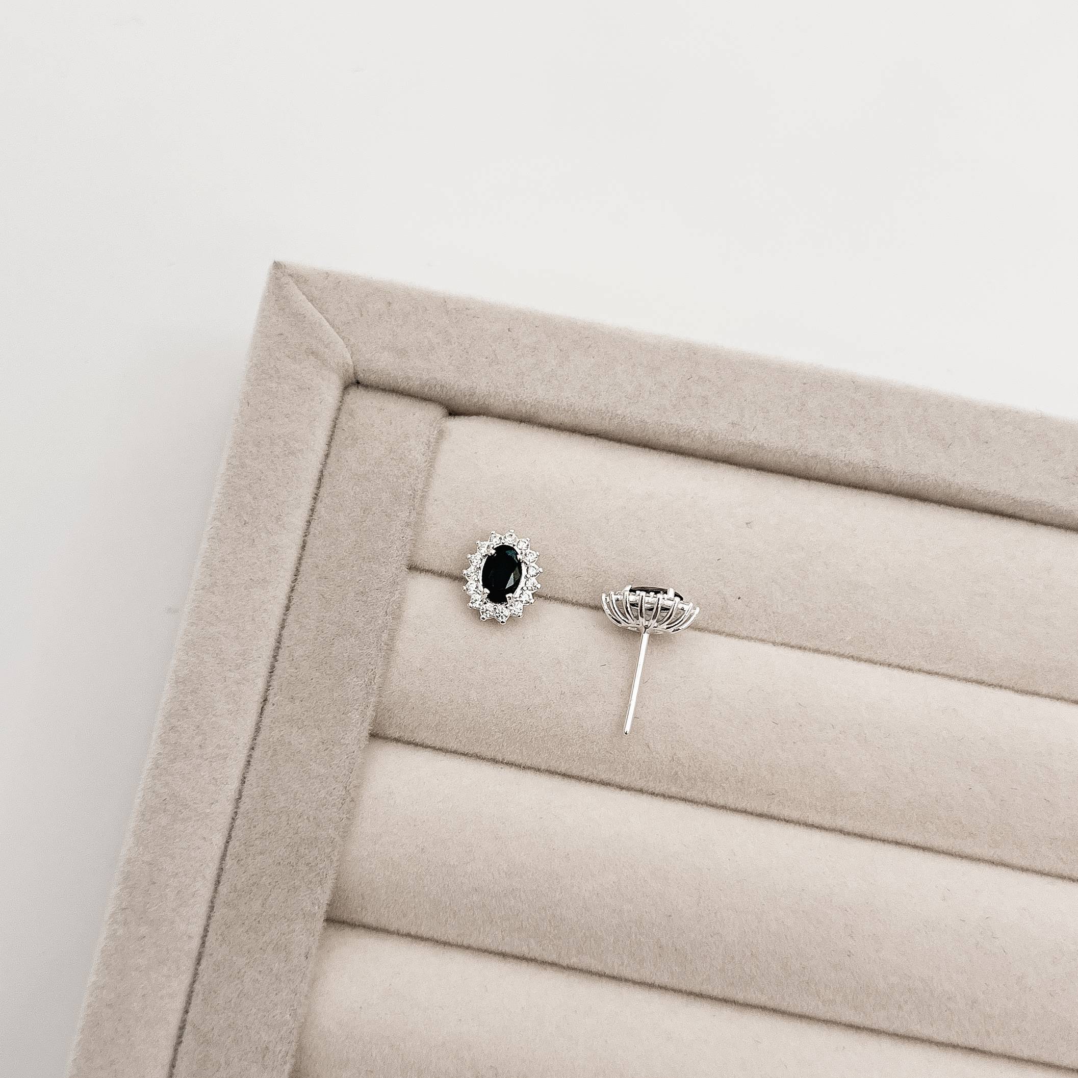 Imagem Brinco zircônia oval ônix com cravejado 10mm