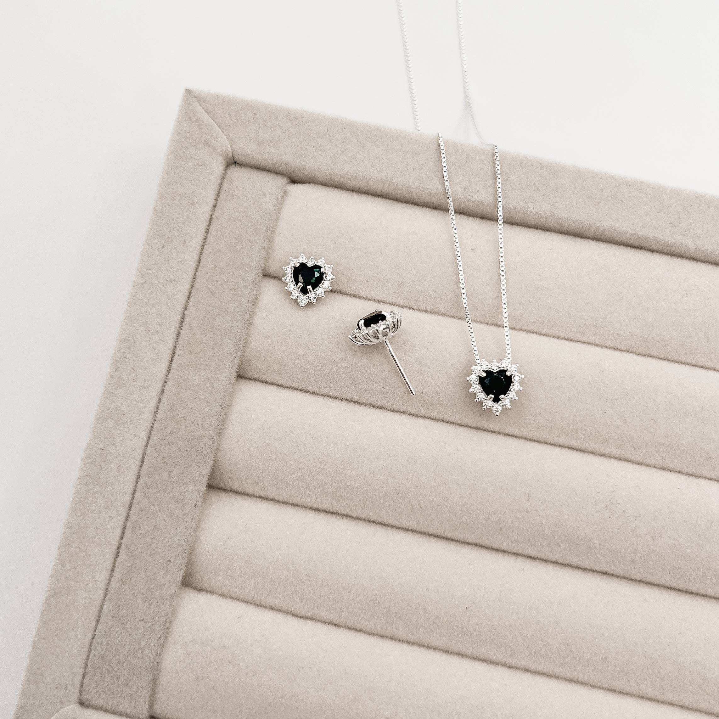 Conjunto brinco e colar zircônia coração ônix com cravejado 9mm 45cm