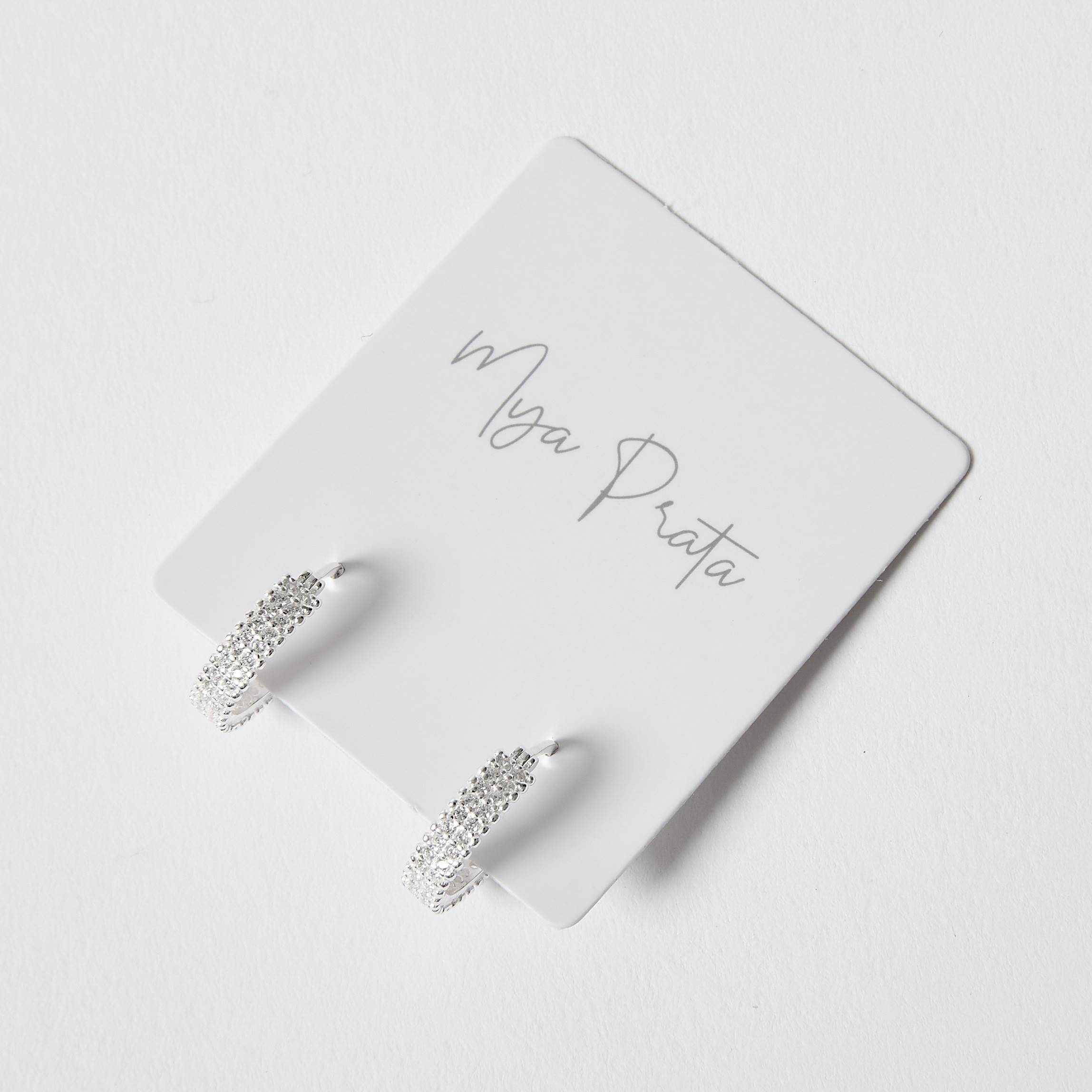 Argola toda cravejada 15mm trava