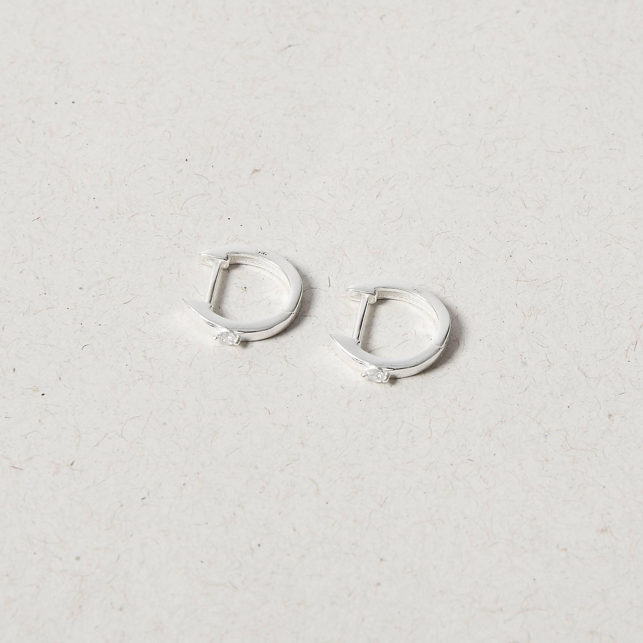 Imagem Secundária Argola click detalhe zircônia 10mm 