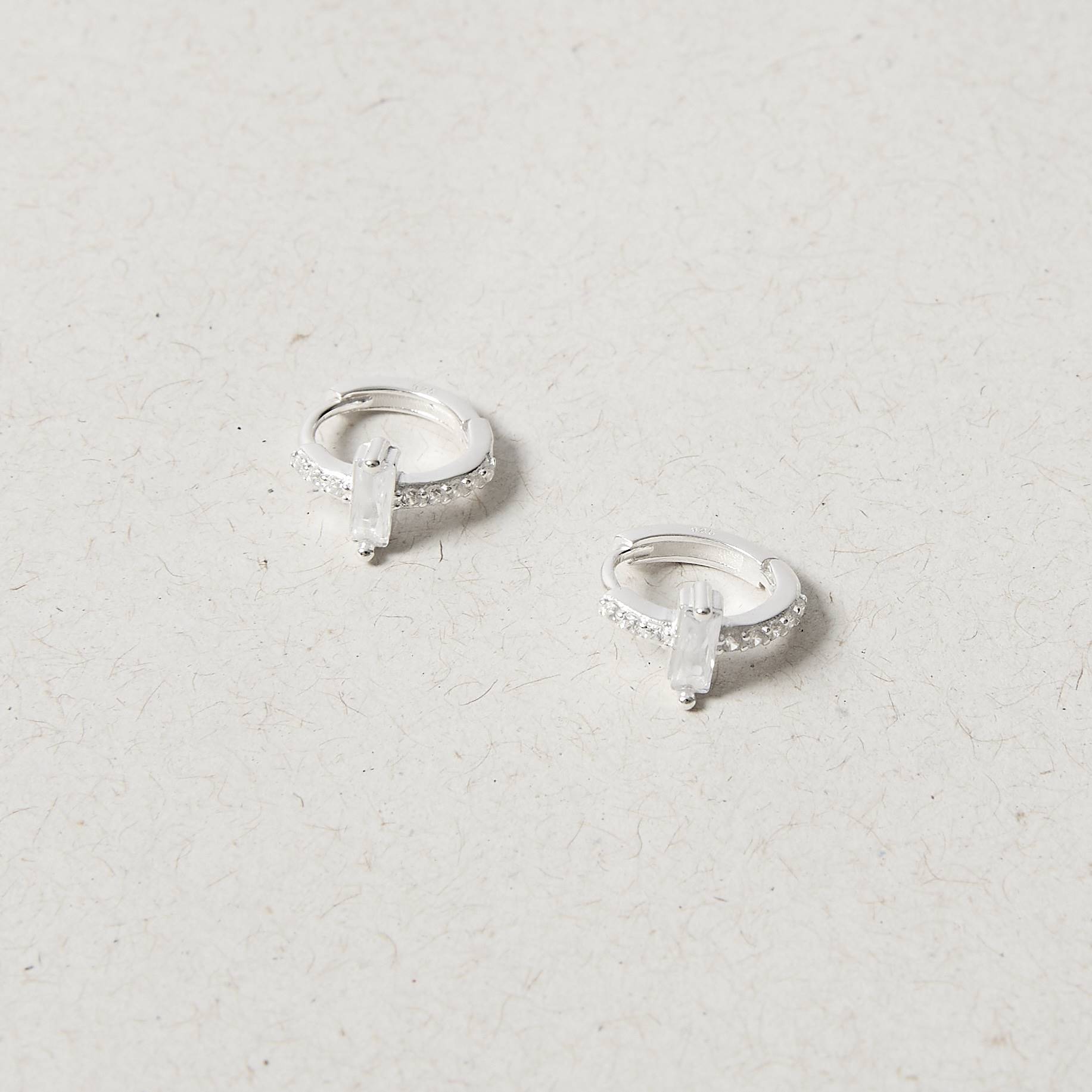 Imagem Secundária Argola click zircônia retangular com cravejado 11mm