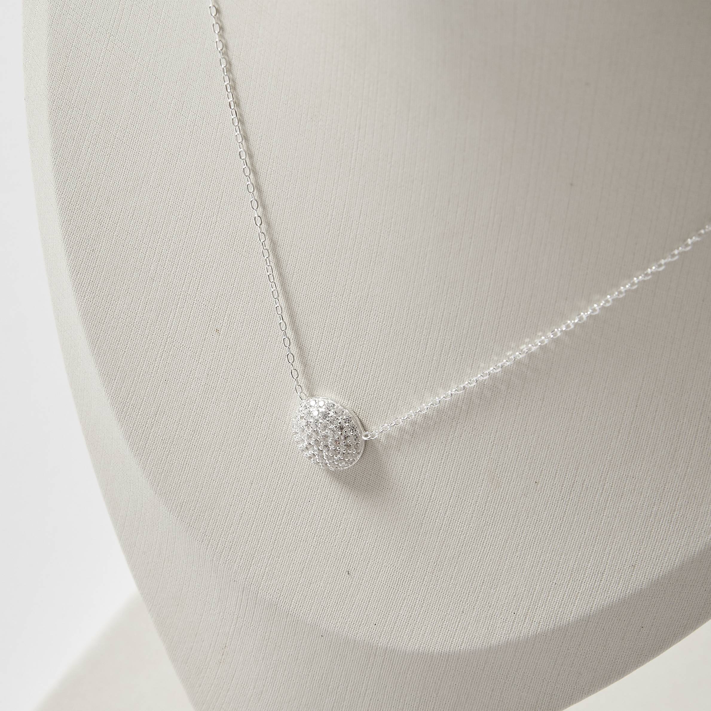 Imagem Secundária Colar entremeio círculo cravejado 12mm corrente cadeado 40+5cm