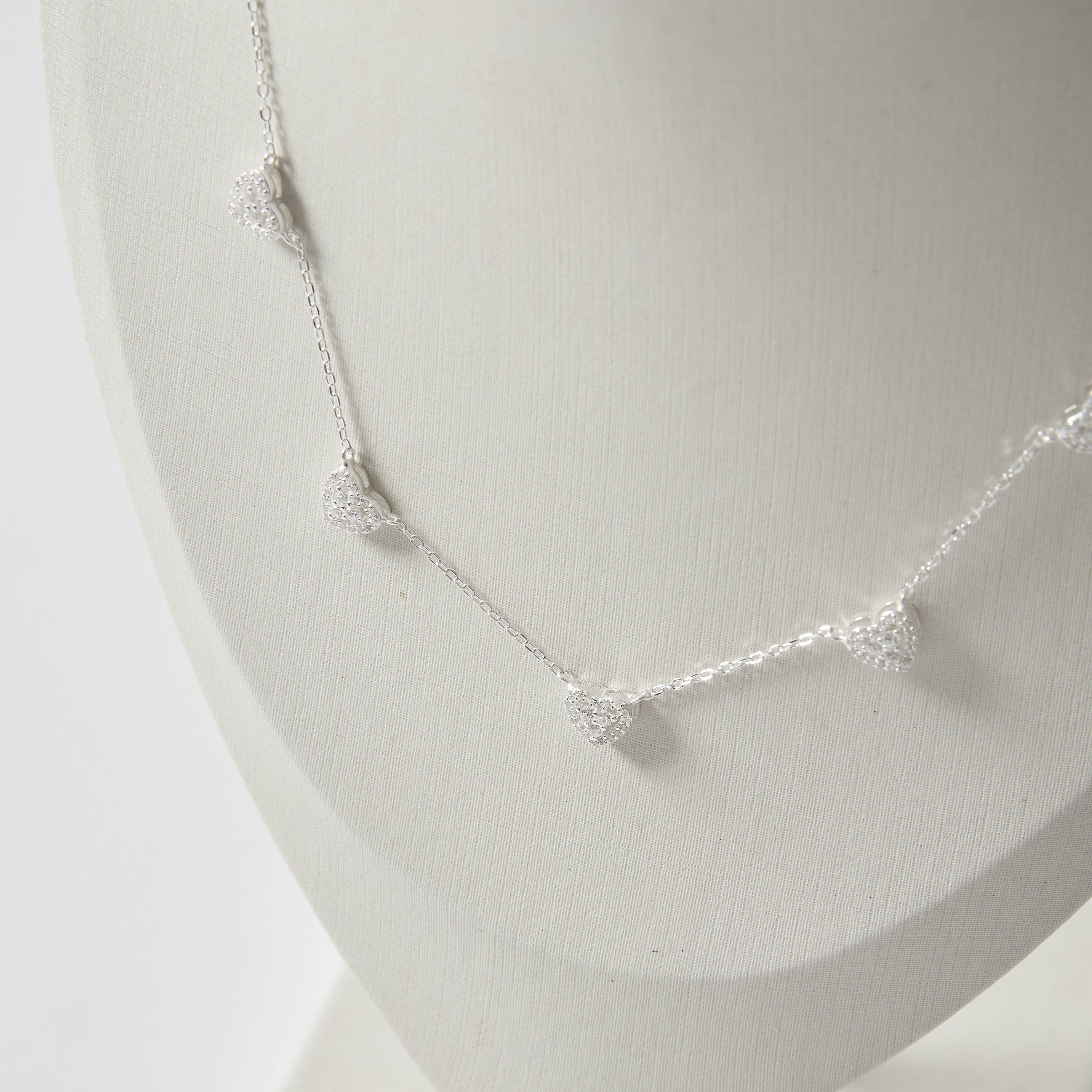 Imagem Secundária Colar entremeio corações vazados cravejados 8mm 40+5cm