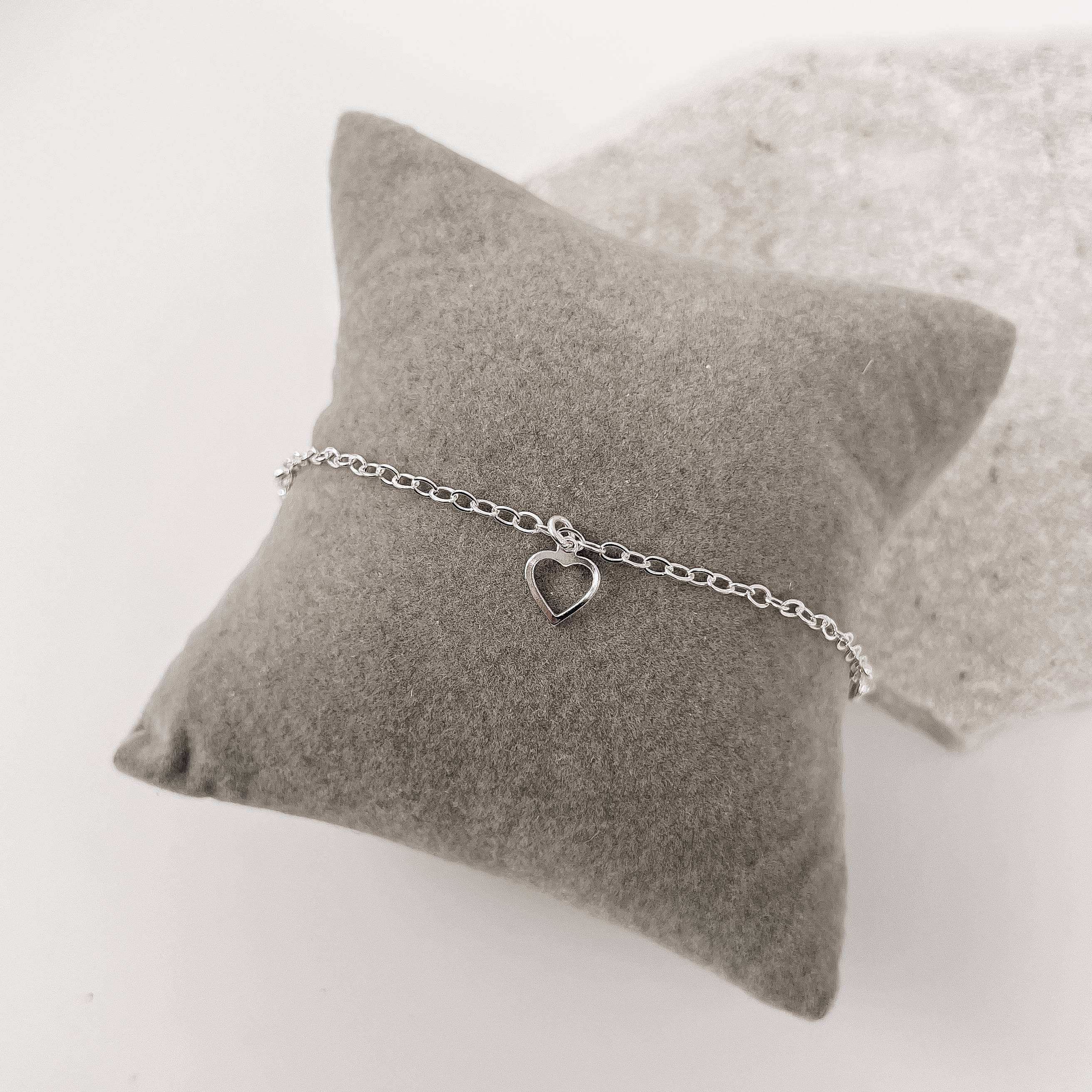 Imagem Secundária Pulseira pingentes coração vazado e zircônias cristal 5mm corrente cadeado