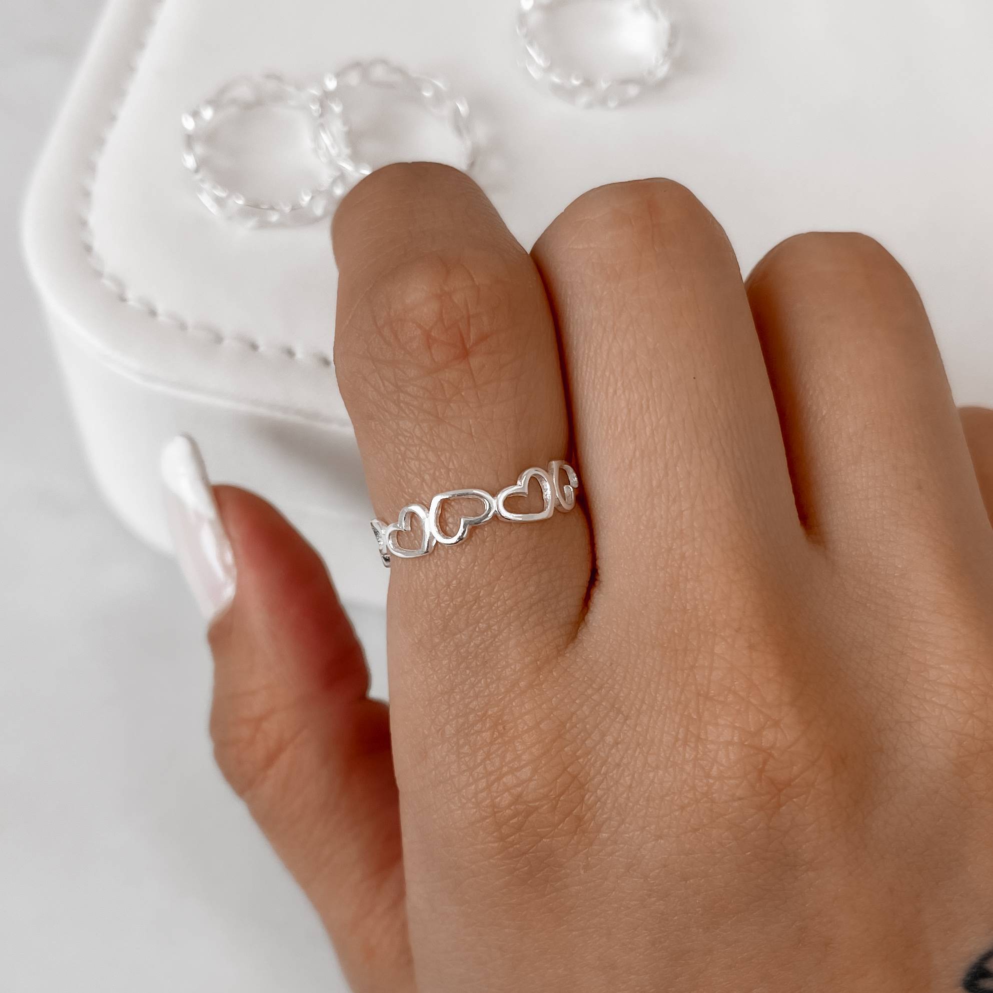 Imagem Secundária Anel aliança corações de lado vazado