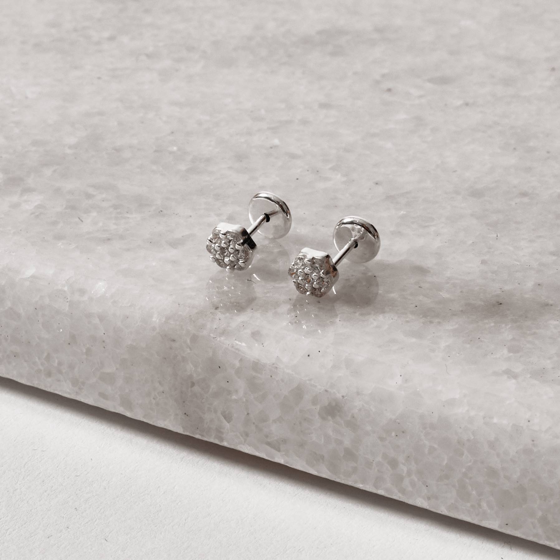 Imagem Secundária Brinco infantil flor cravejada cristal 5mm tarraxa baby