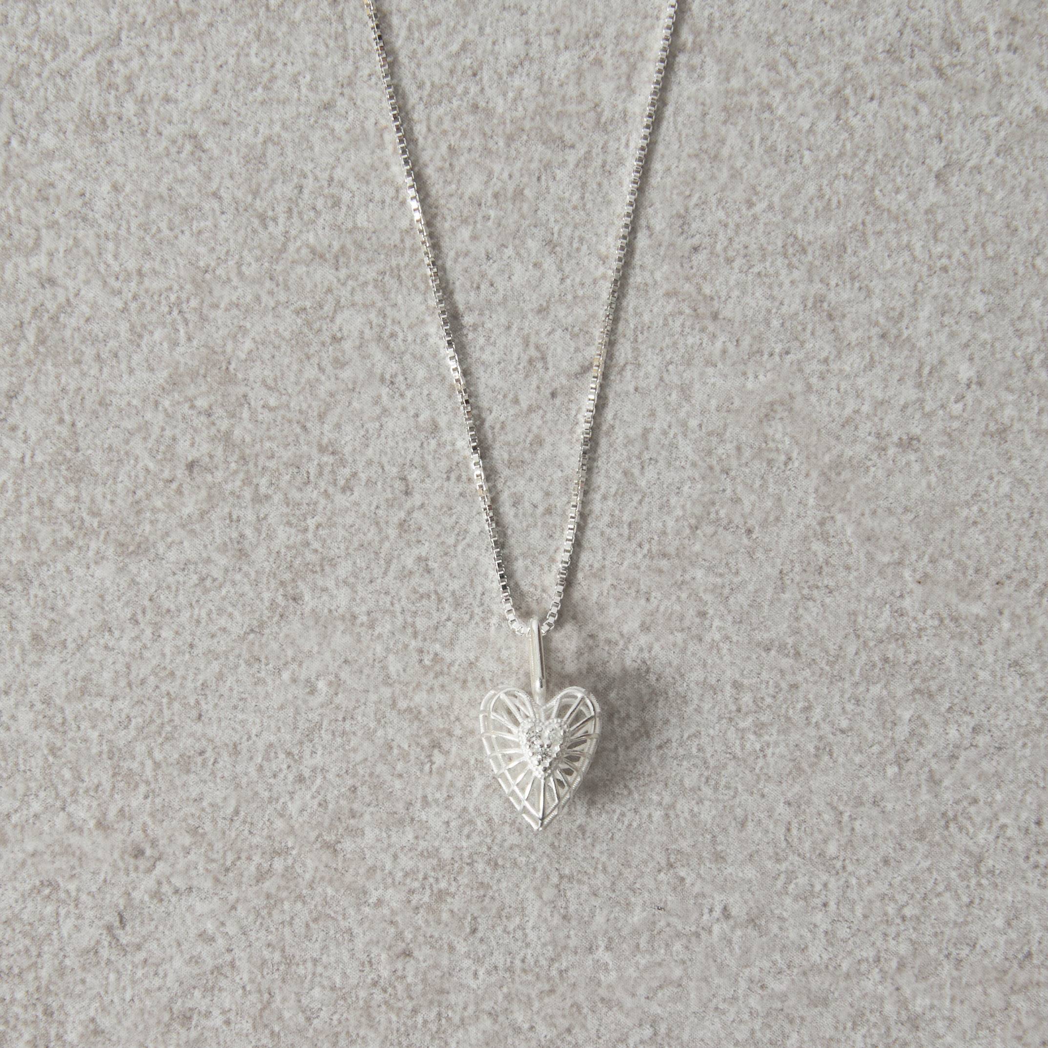 Colar pingente coração 3D com zircônias 11mm 45cm