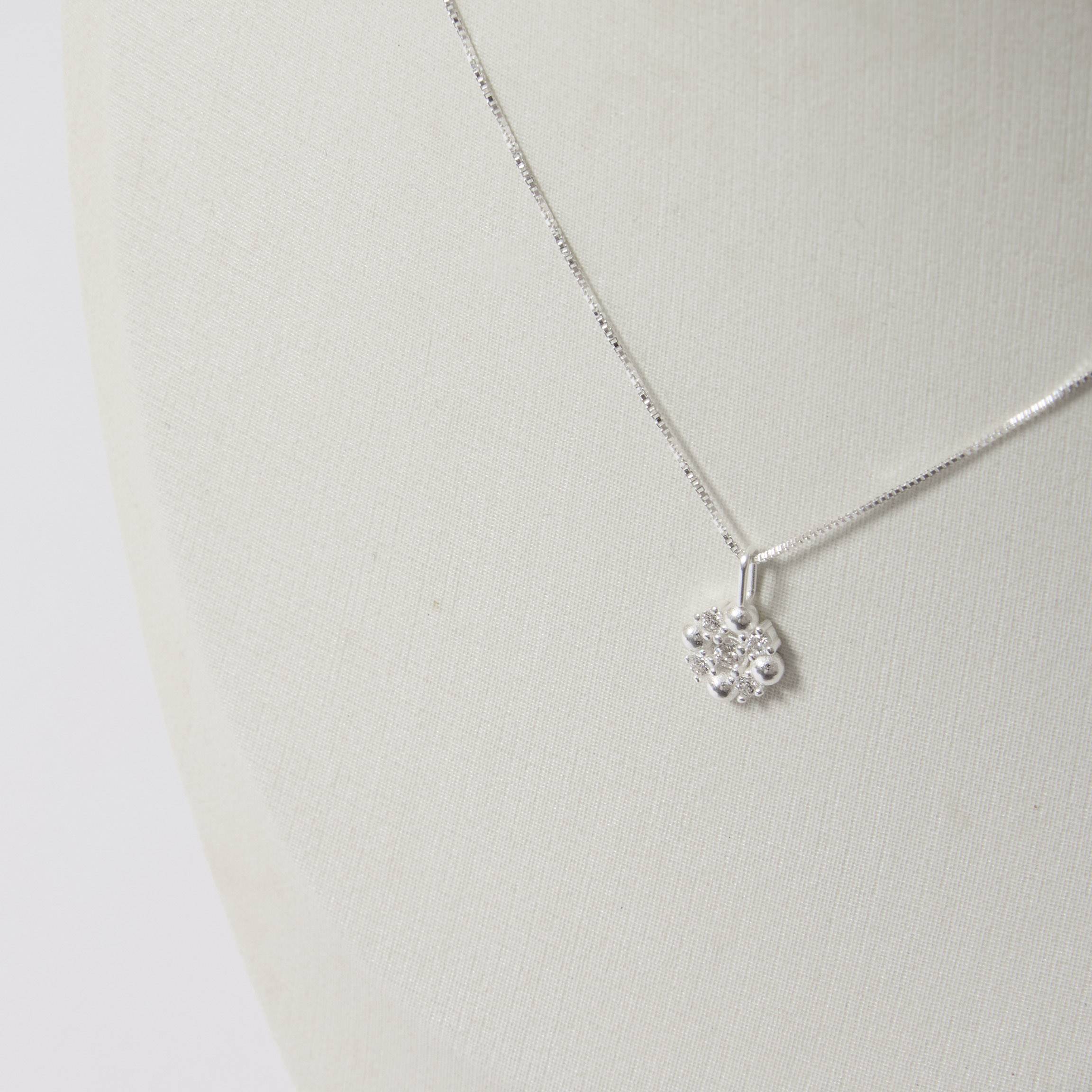 Imagem Secundária Colar pingente losango com bolas e zircônias 9mm 45cm