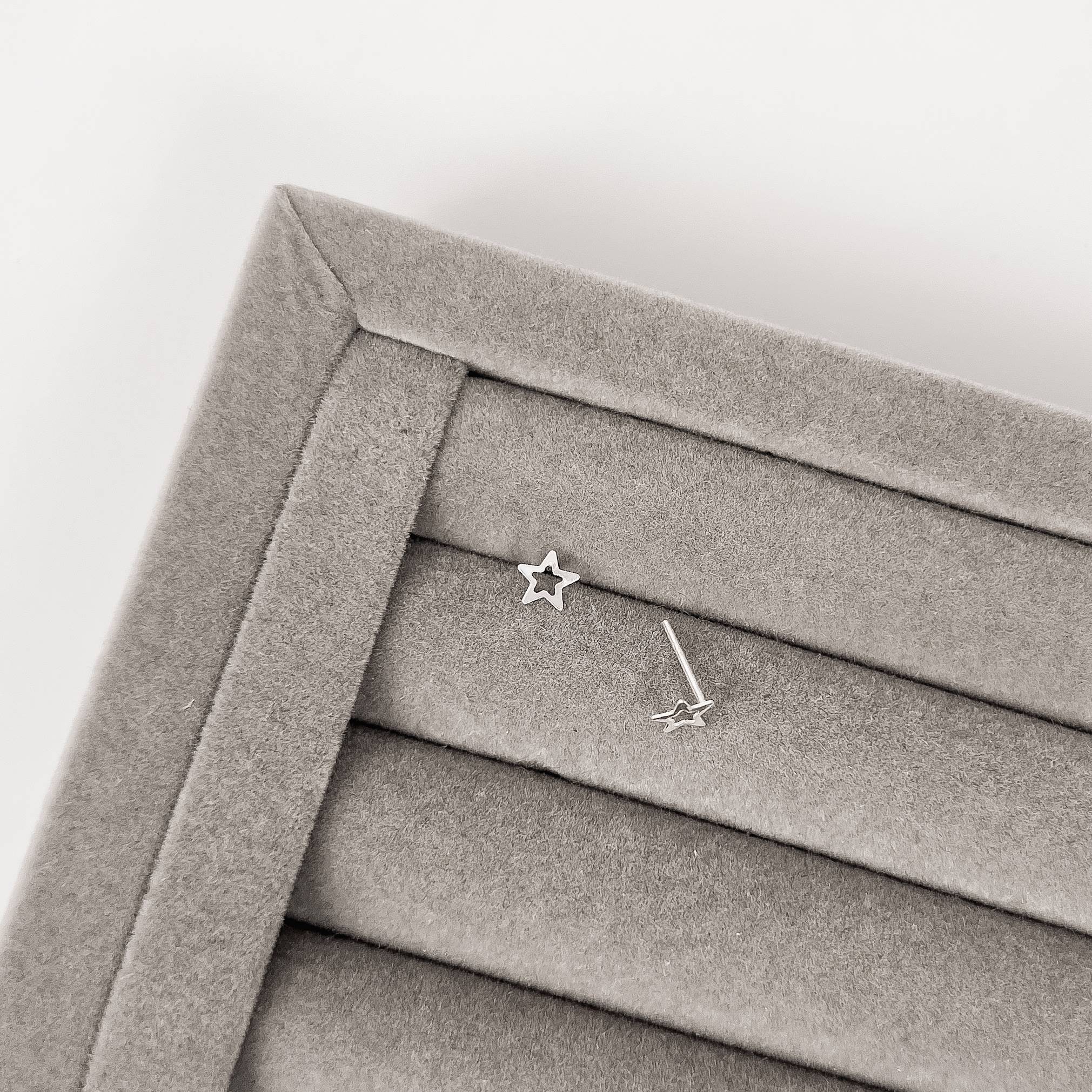 Imagem Brinco estrela vazada 6mm