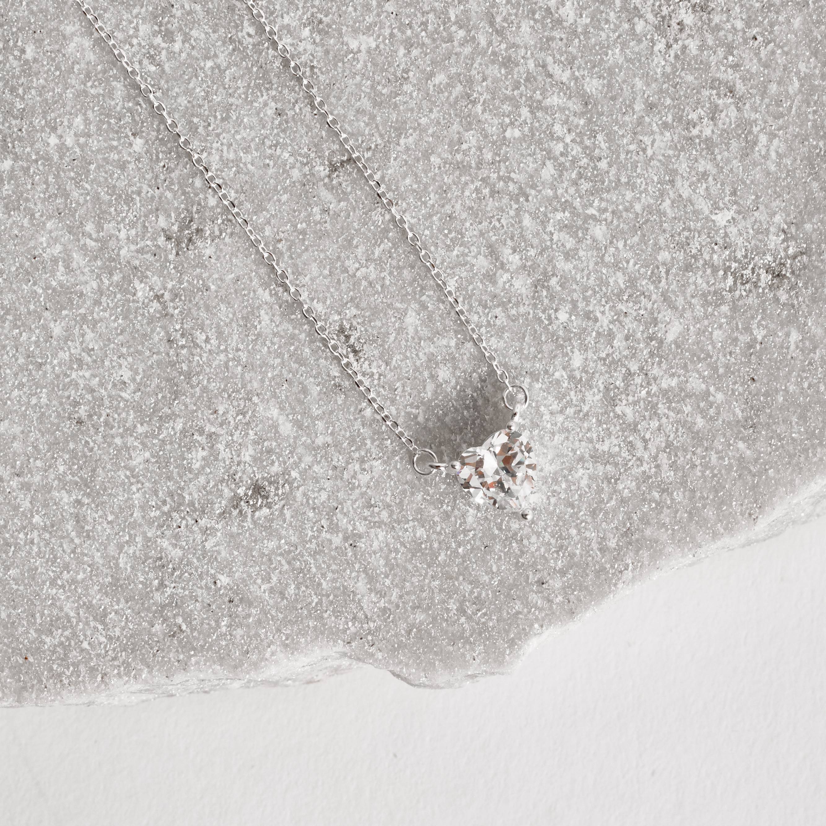 Imagem Colar entremeio zircônia coração 8mm corrente cadeado 40+5cm