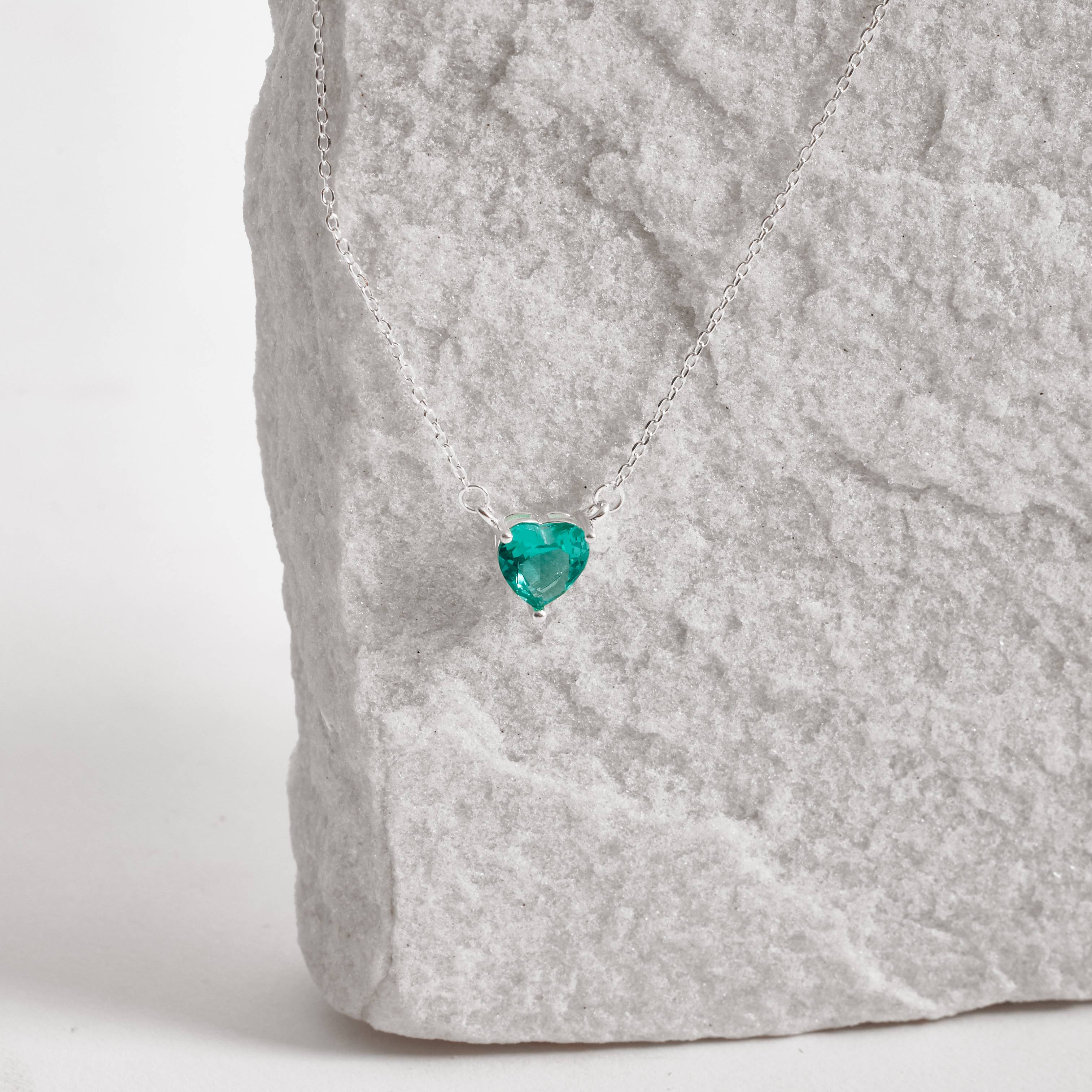 Imagem Secundária Colar entremeio zircônia coração acqua 8mm corrente cadeado 40+5cm