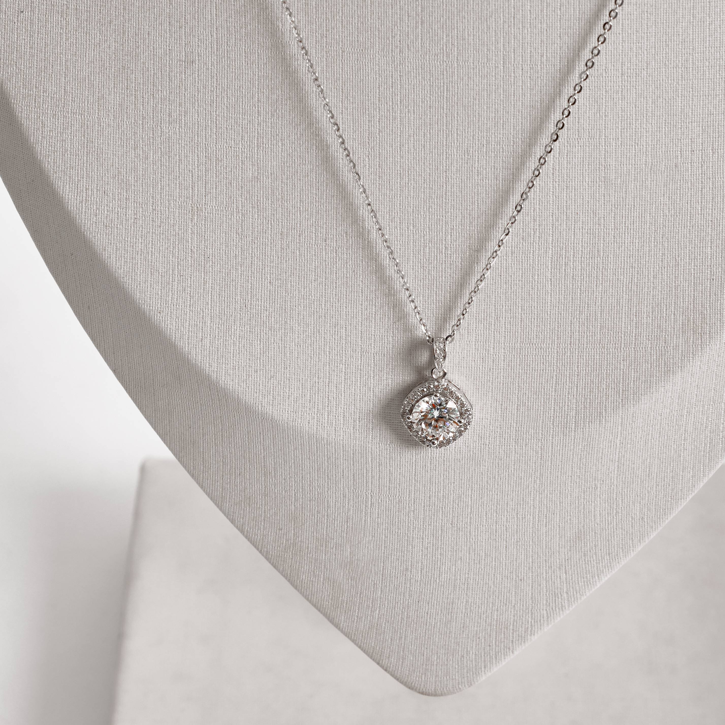 Imagem Secundária Colar pingente moissanite cristal 6.5mm com cravejado corrente cadeadinho 45cm ródio